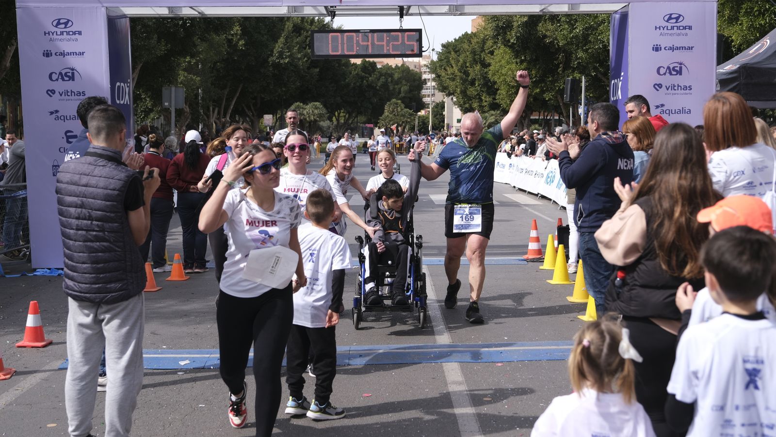 Imágenes de la Carrera de la Mujer 2023 en Almería