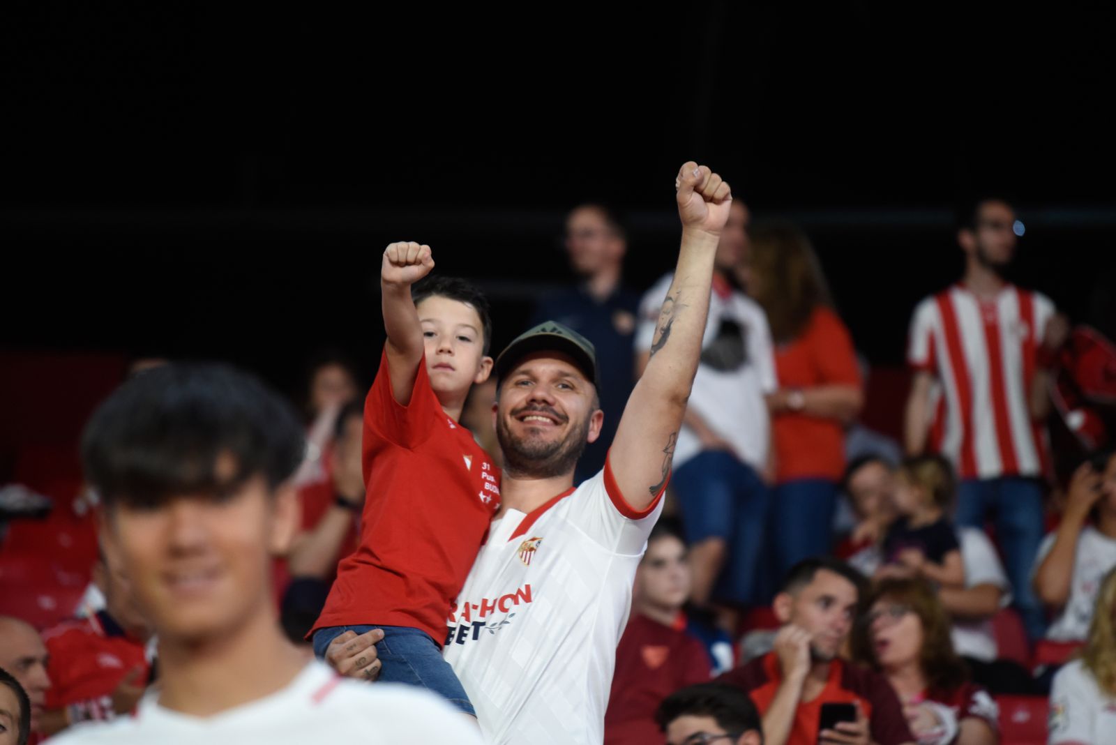 Búscate en la celebración del Sevilla, en el Sánchez-Pizjuán