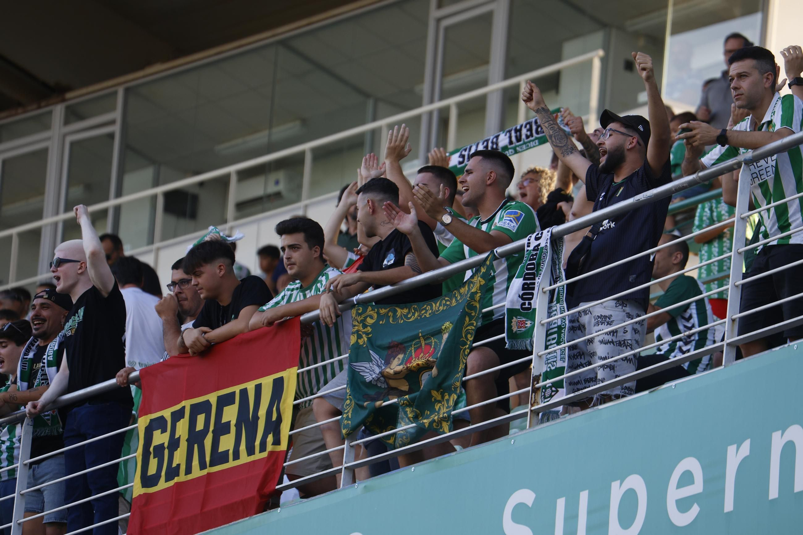 Las mejores fotos del ambiente en El Arcángel para el Córdoba CF - Real Betis