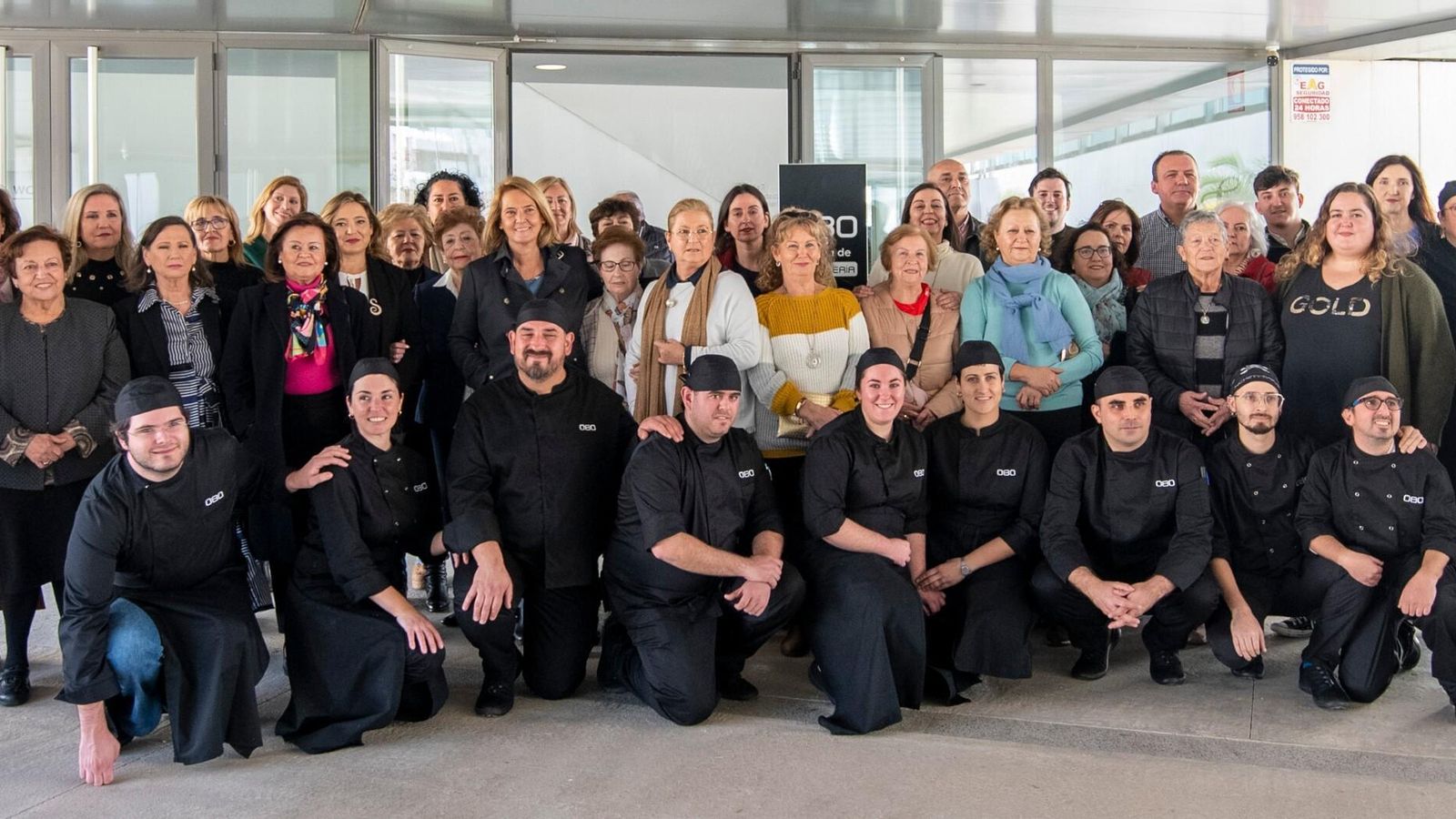 Foto de familia tras la presentación Foto de familia tras la presentación
