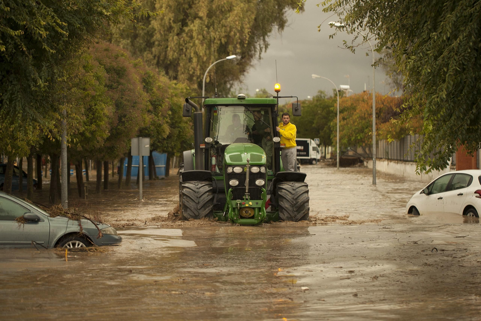 Calles de Campillos anegadas por la tromba de agua.