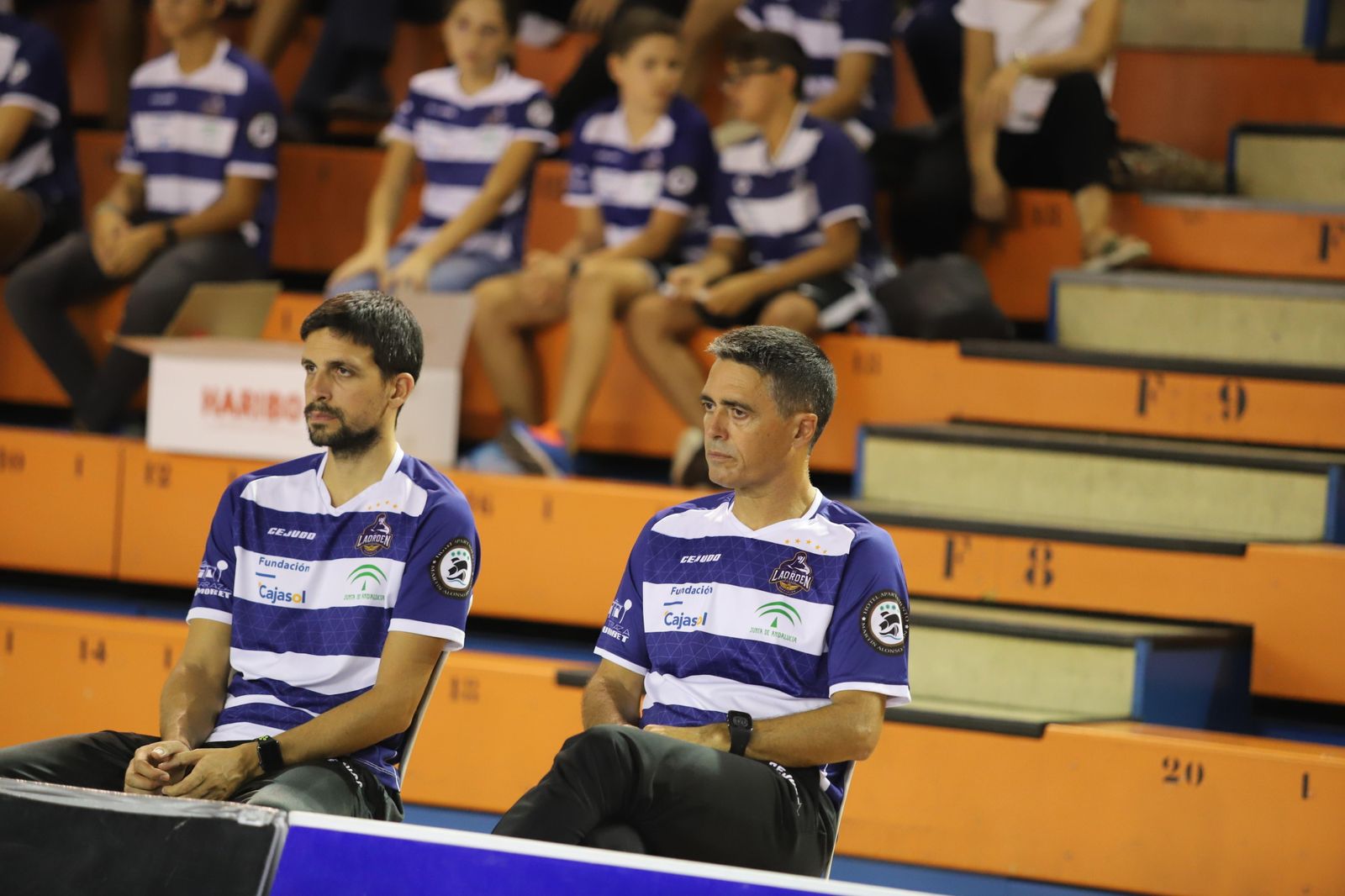 Paco Ojeda (derecha), durante un partido del Recre IES La Orden en el Estrada.