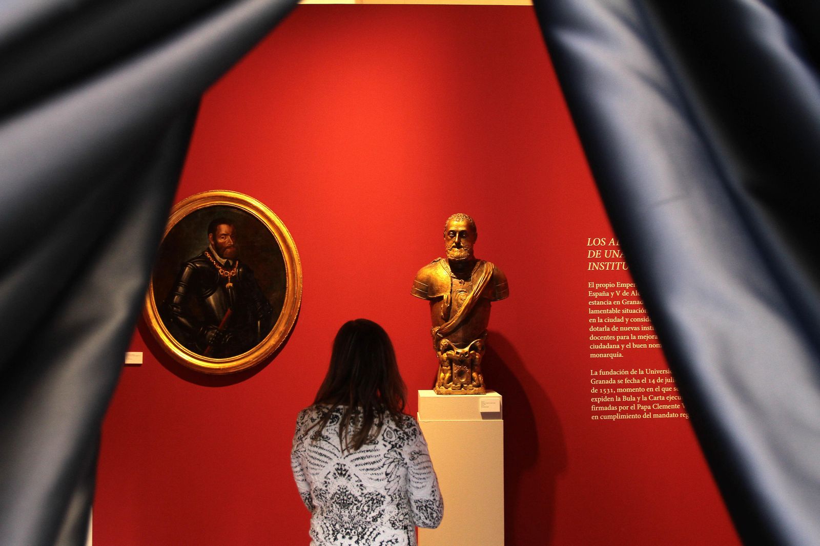 Los emblemas que hacen referencia al Emperador Carlos V son los protagonistas de la muestra.