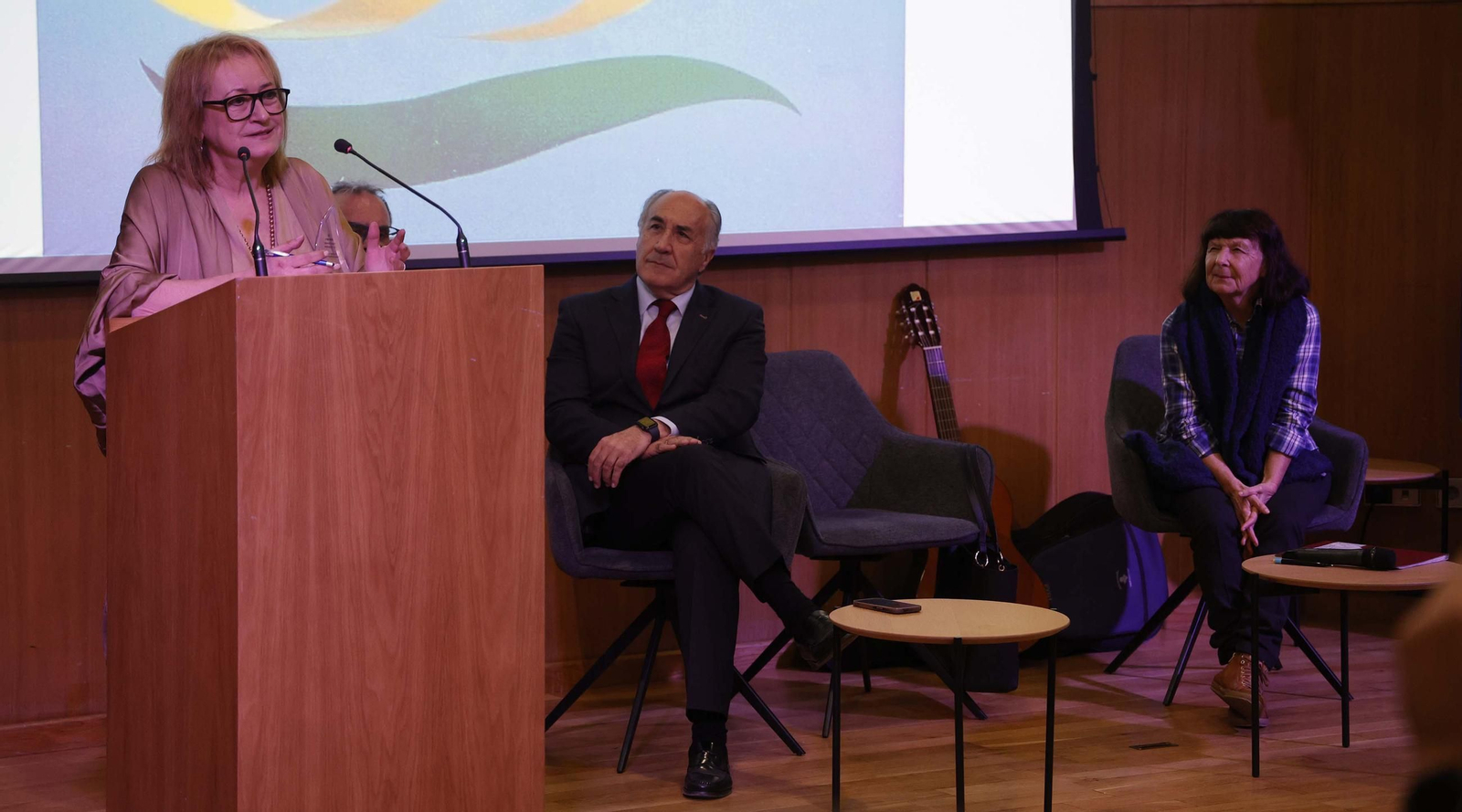 Fotos de la entrega de los premios del Ateneo de Algeciras a María Quiros y Tatiana Delalvz