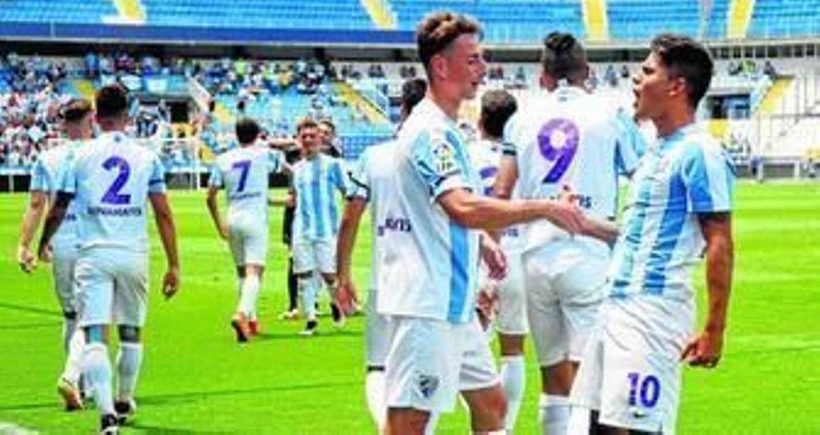 Kuki Zalazar celebra con Calero un gol en la pasada eliminatoria ante el Vilafranca.