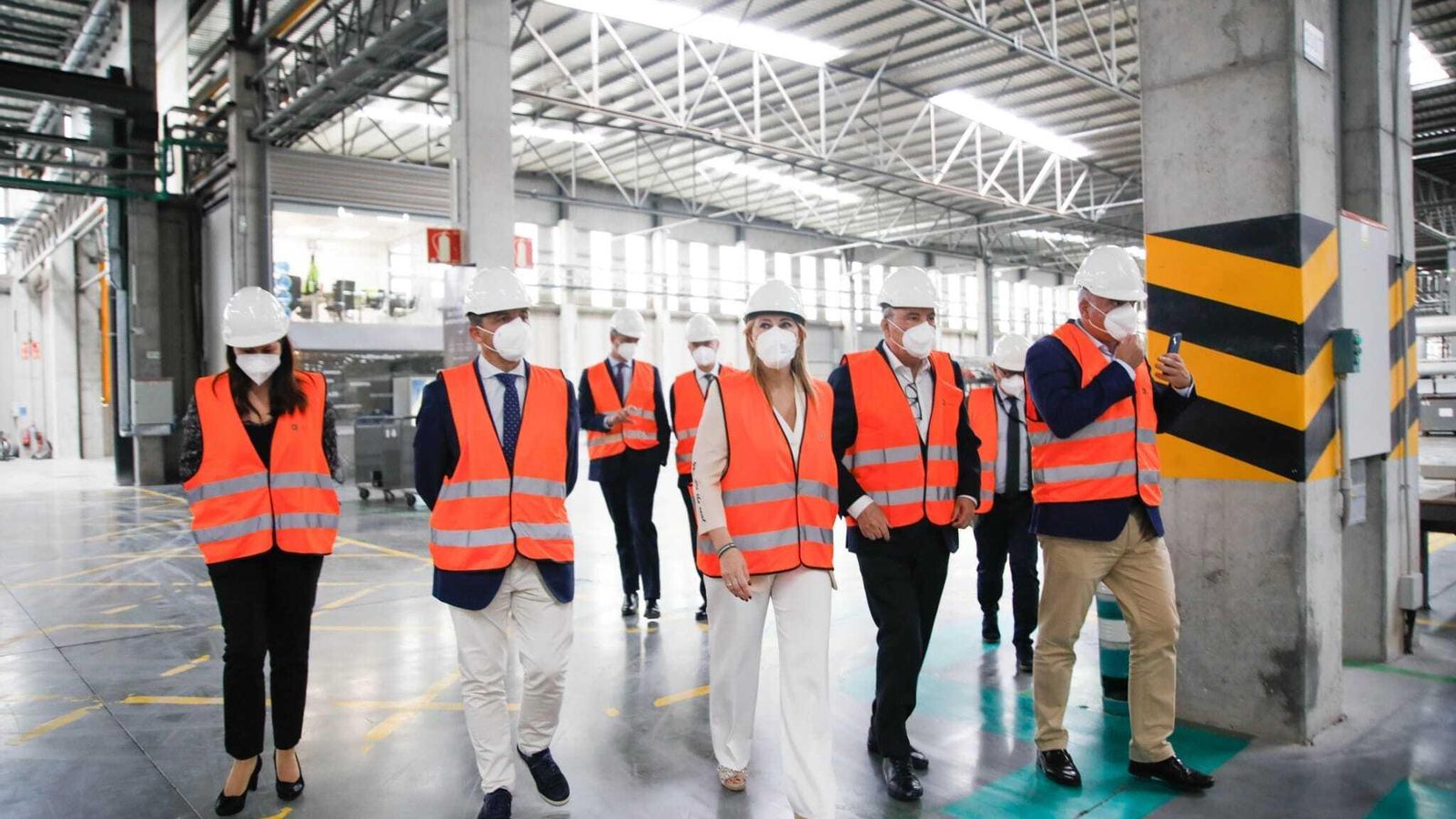 Un momento de la visita a la fábrica.