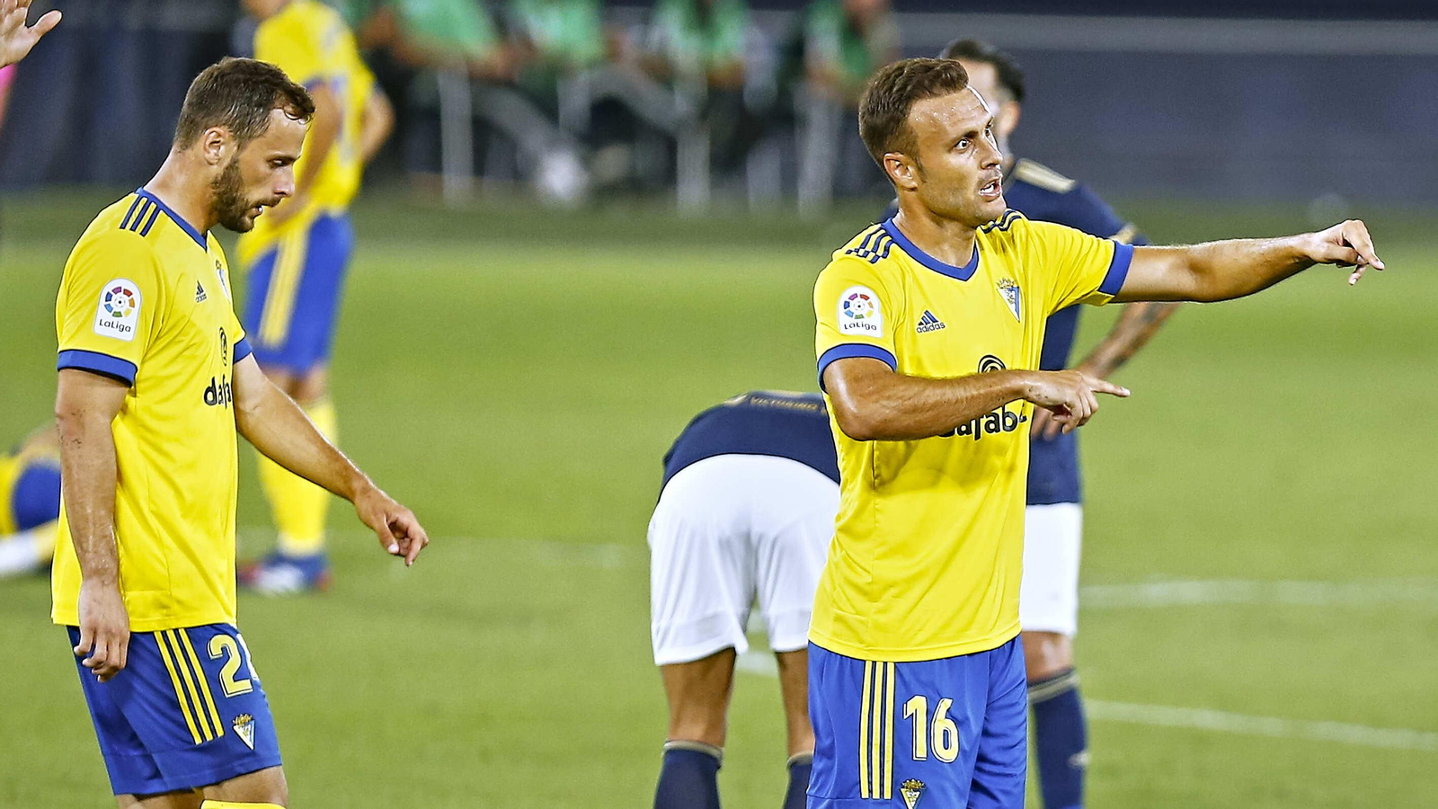 Malbasic (i) y Cala, con cara de circunstancias en el duelo ante el Osasuna.