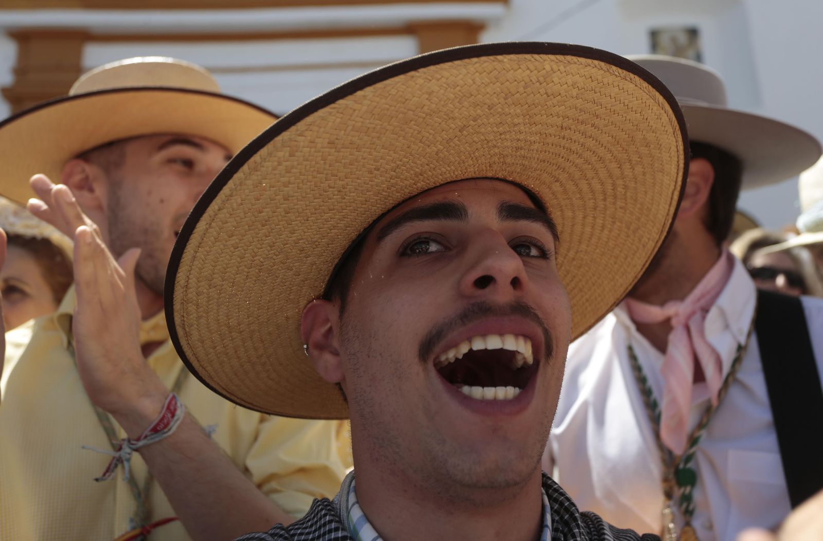 Paso de las hermandades por Villamanrique