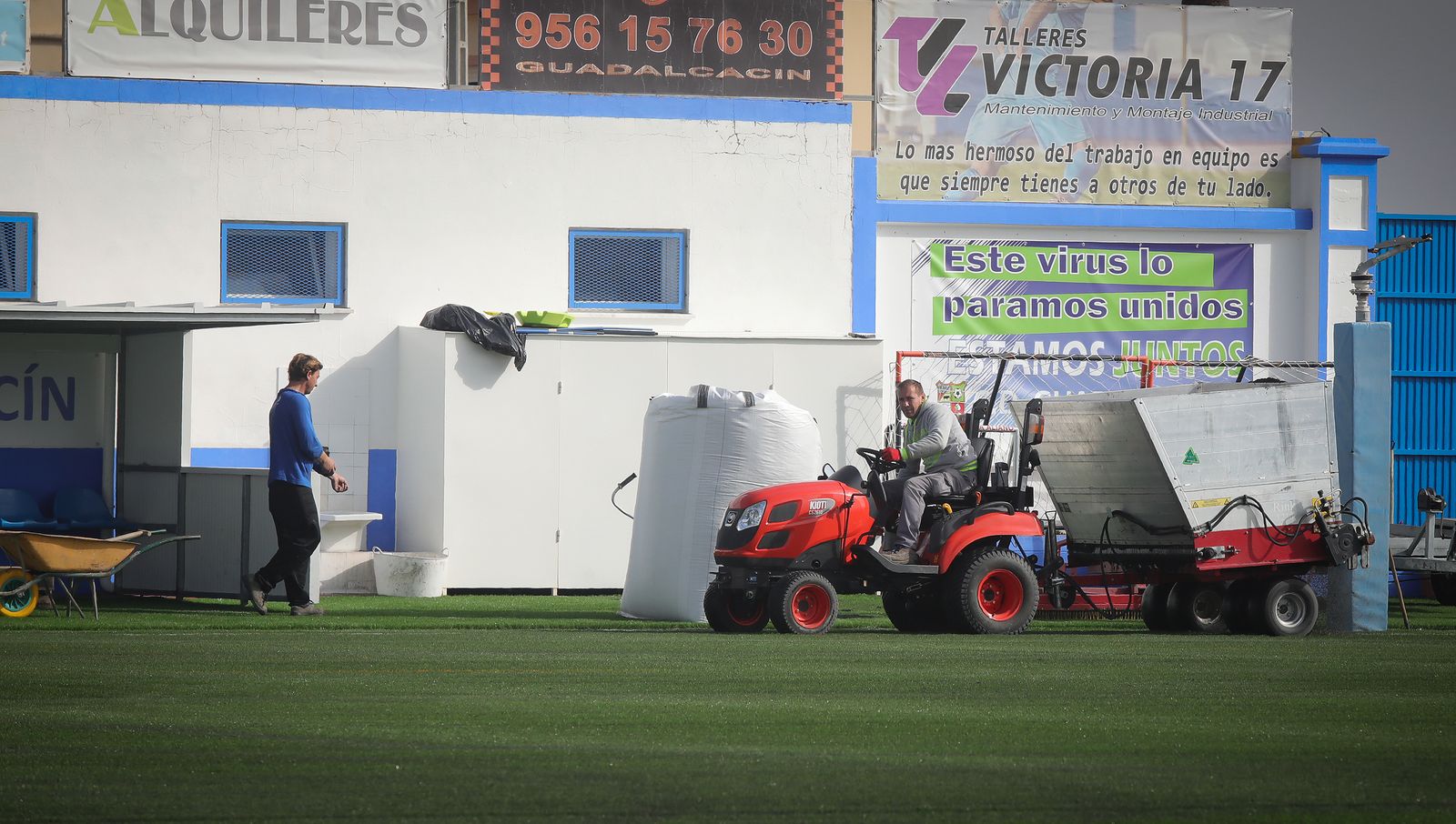 Así luce el Estadio Municipal de Guadalcacín tras el cambio de césped