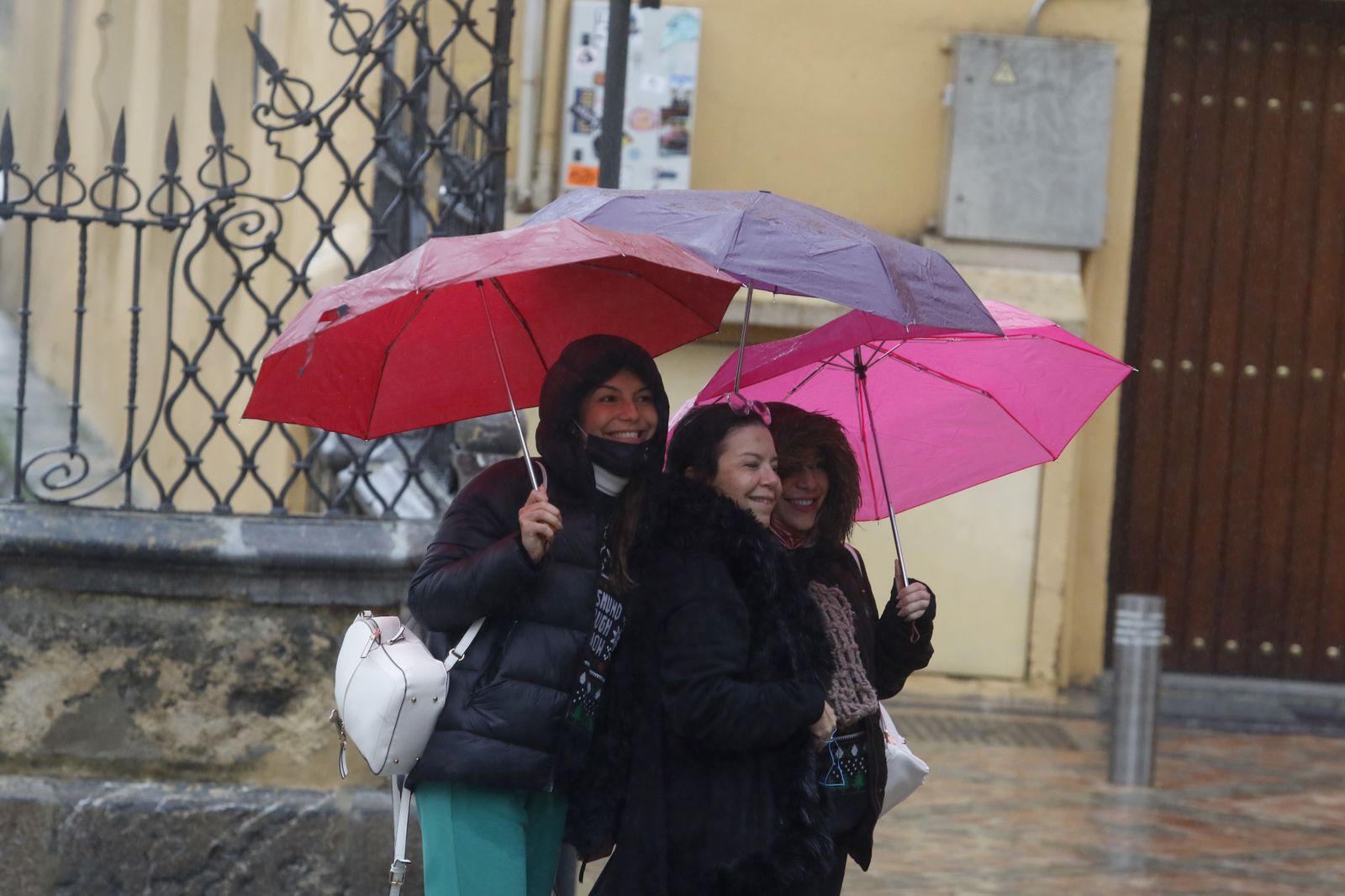Un día de Navidad en Córdoba pasado por agua, en fotografías