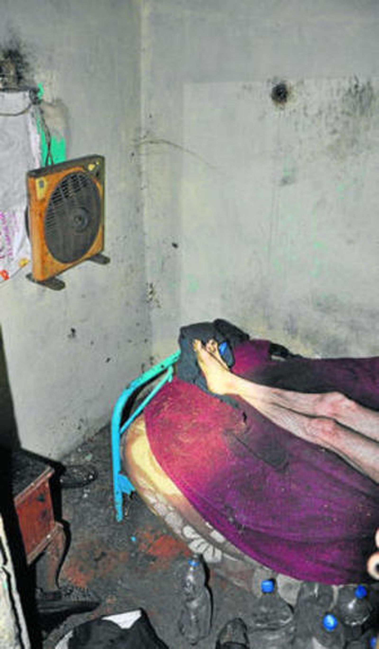 Las piernas de la víctima, en el palomar en el que se encontraba.