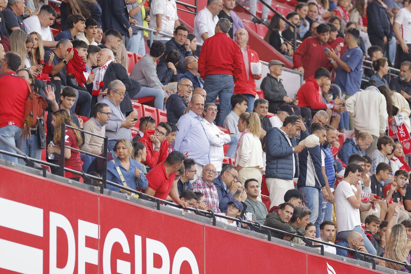 Búscate en las fotos del Sevilla-Madrid