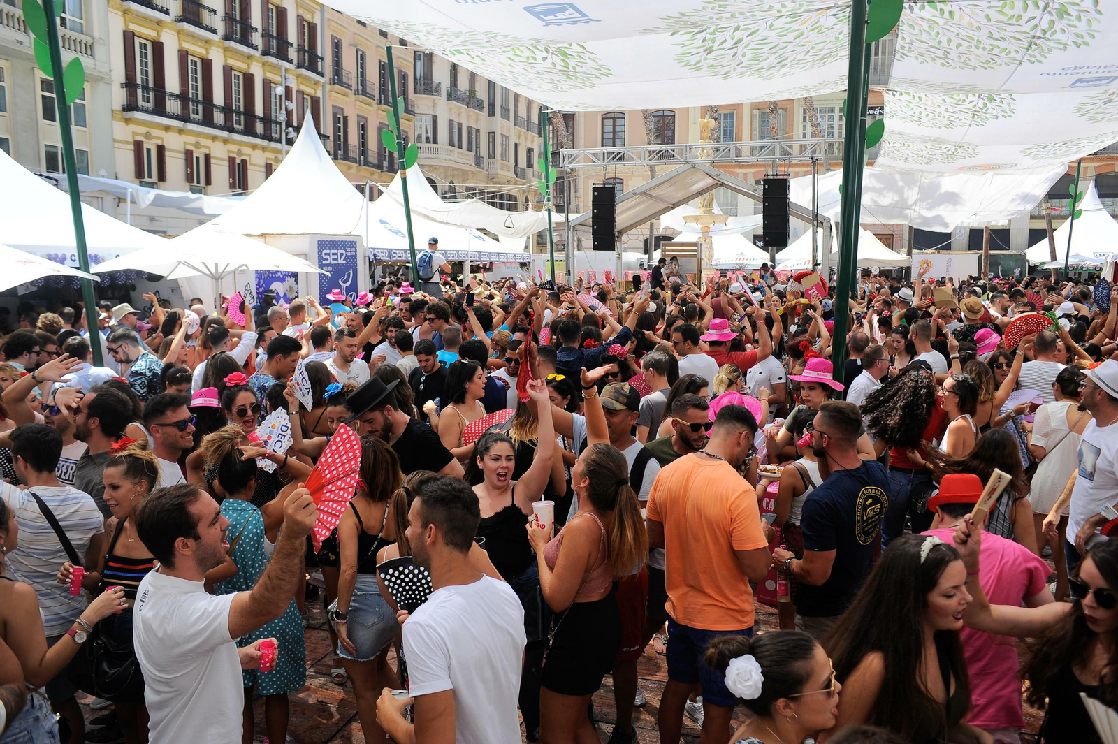 Ambiente en el centro en la Feria de Málaga 2018