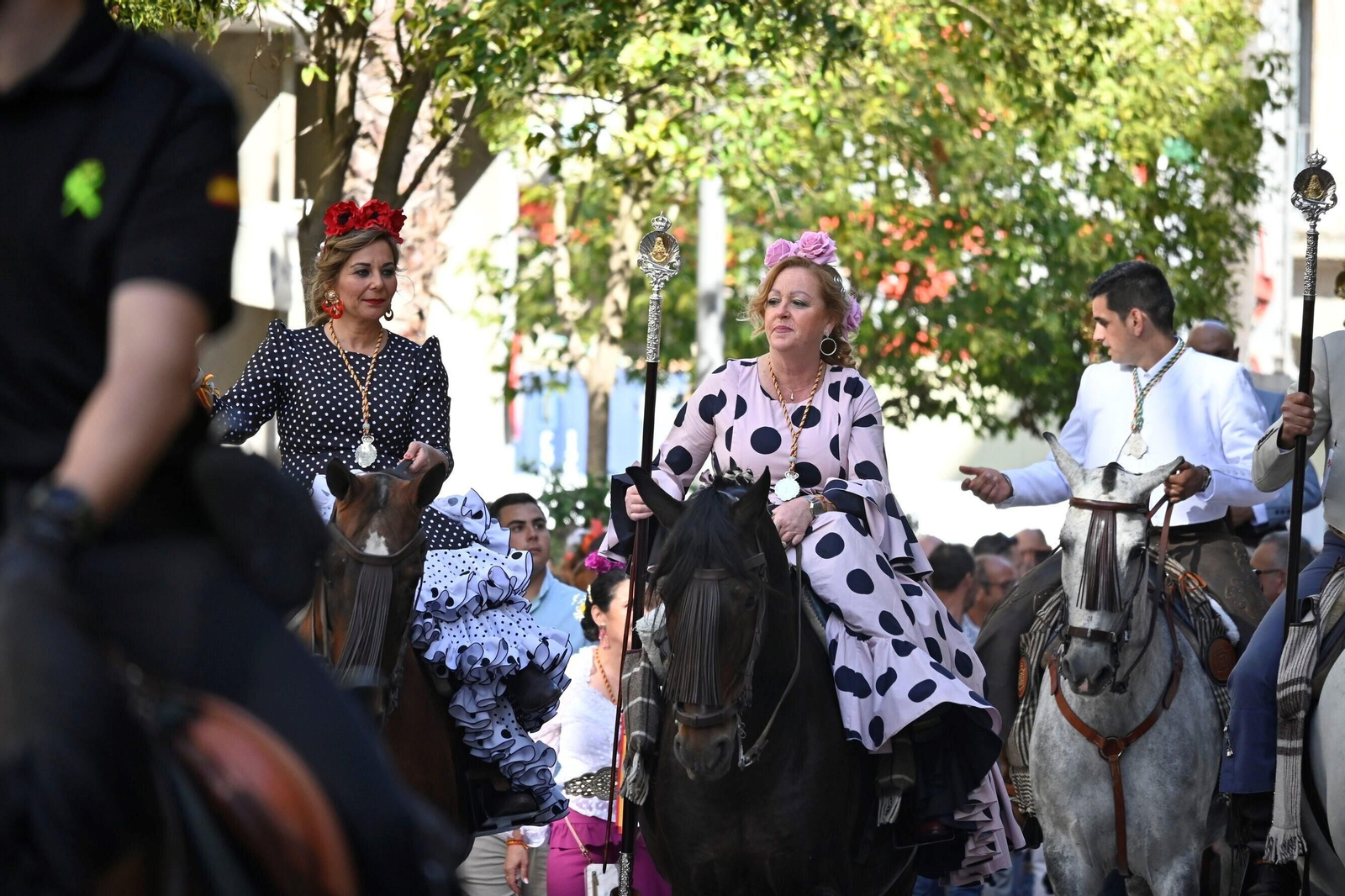 Imágenes de los peregrinos de la Hermandad de Emigrantes en su salida por las calles de Huelva