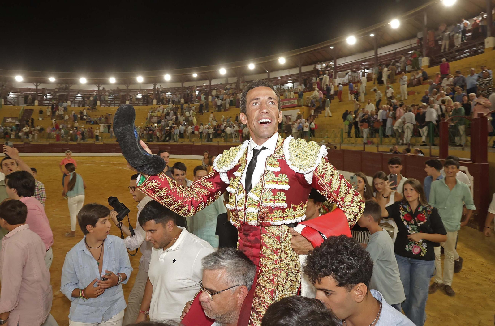 Fotos de la corrida del viernes de la Feria de La Línea: Morante de la Puebla, Talavante y David de Miranda Fotos de la corrida del viernes de la Feria de La Línea: Morante de la Puebla, Talavante y David de Miranda
