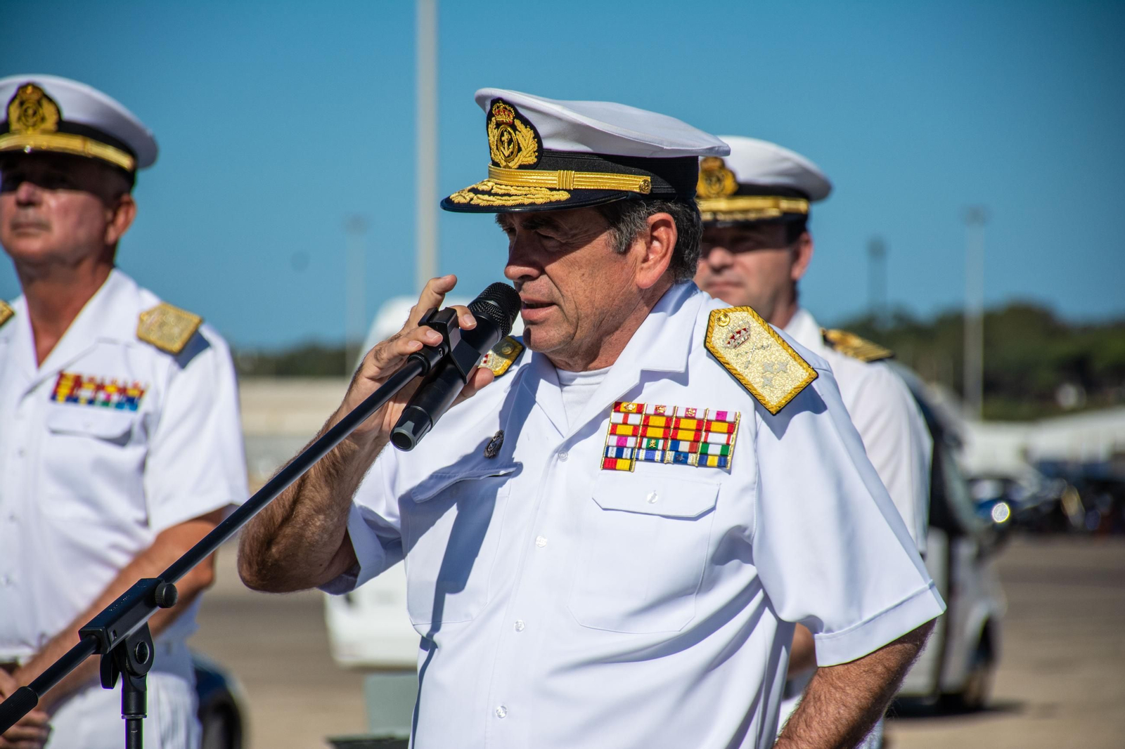 Las imágenes de la despedida de la fragata 'Santa María' de la Armada, rumo a la misión Atalanta