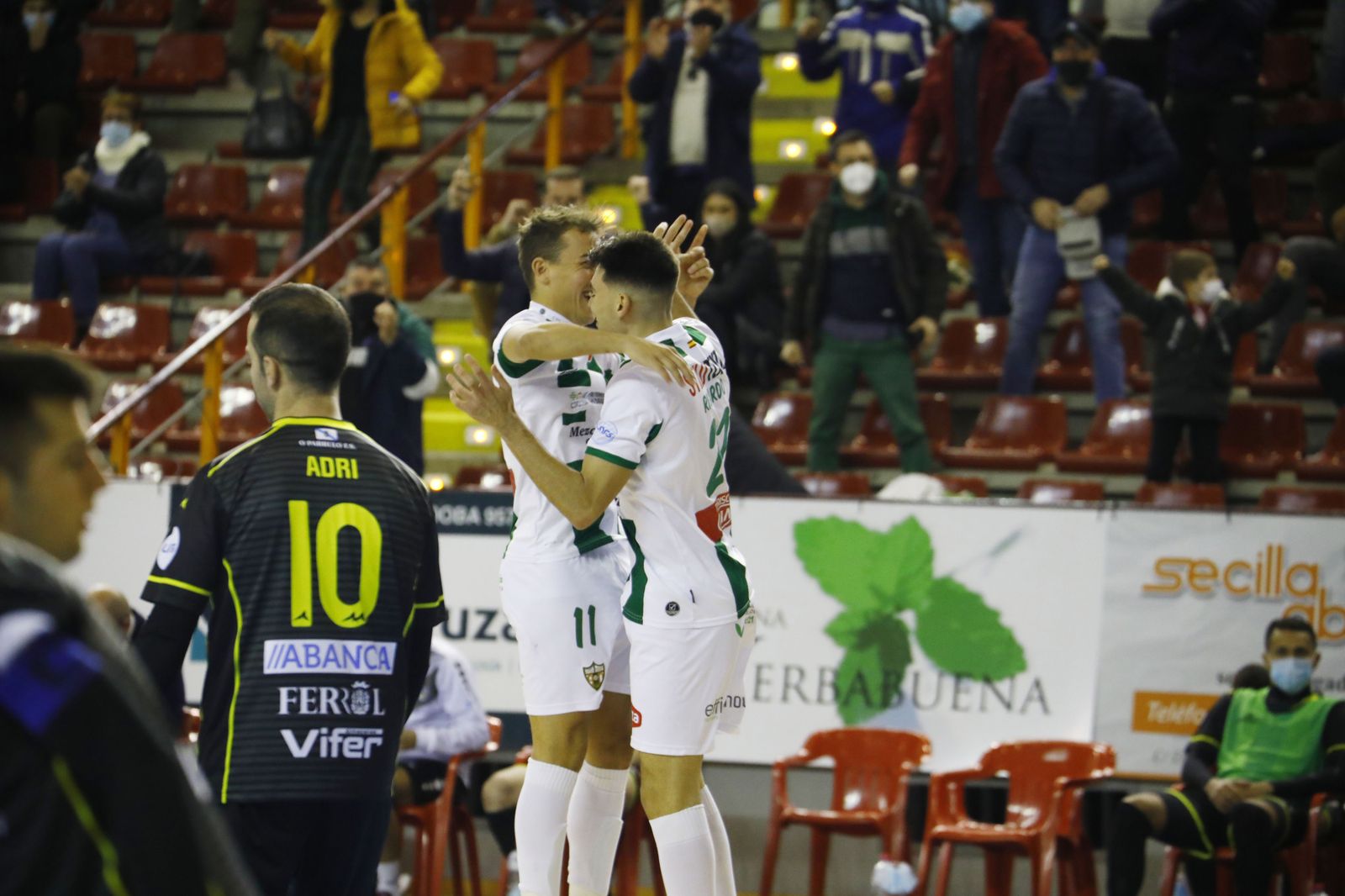 Las imágenes del triunfo del Córdoba Futsal ante O Parrulo