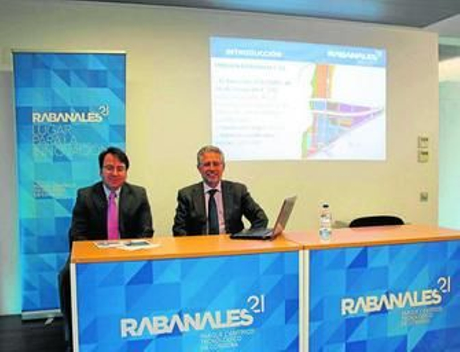 Juan Ramón Cuadros y Manuel Pineda durante la rueda de prensa celebrada ayer en Rabanales 21