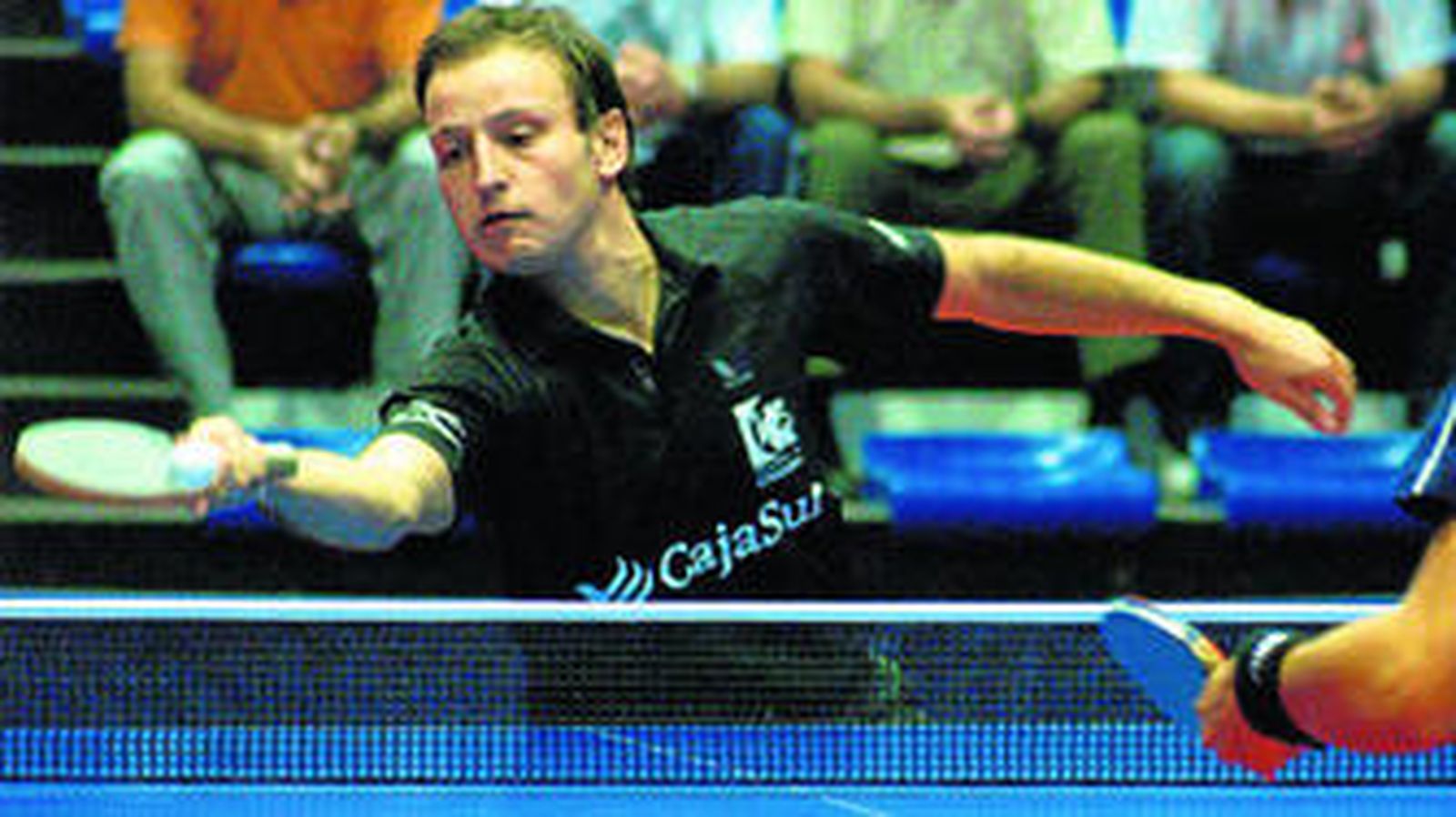 Carlos Machado trata de devolver un ataque de un rival.