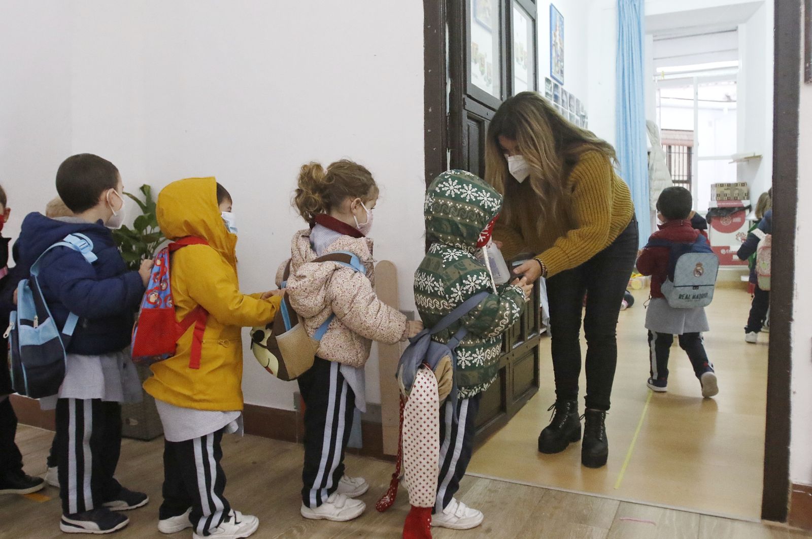 Las imágenes de la vuelta al colegio en Córdoba tras las vacaciones de Navidad