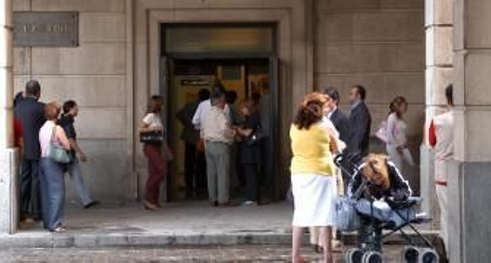 Una juez imputa a unos padres cuya hija de 10 años tuvo sexo con su "novio" de 18