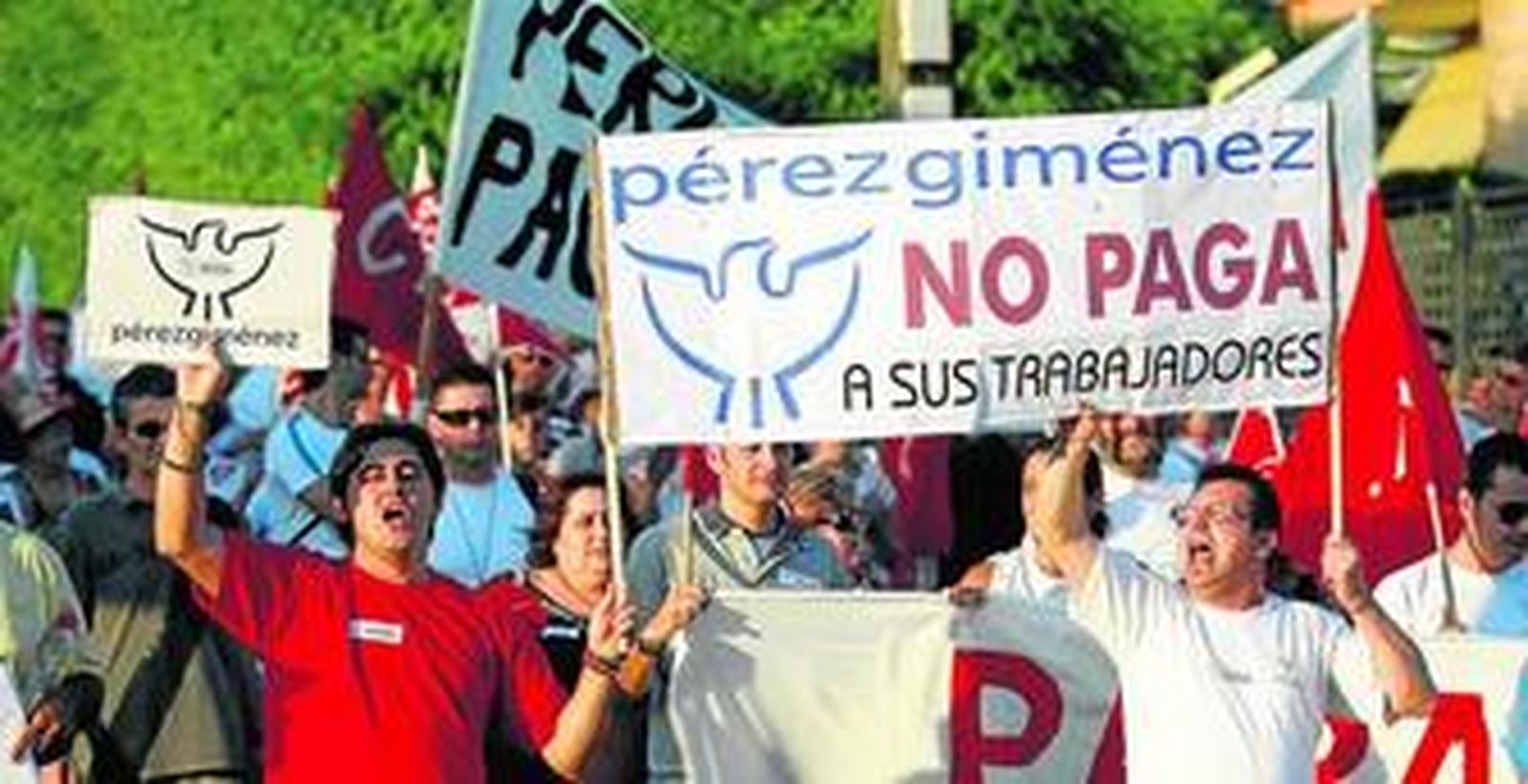 Los empleados, en una manifestación celebrada la semana pasada por el impago de sus nóminas.