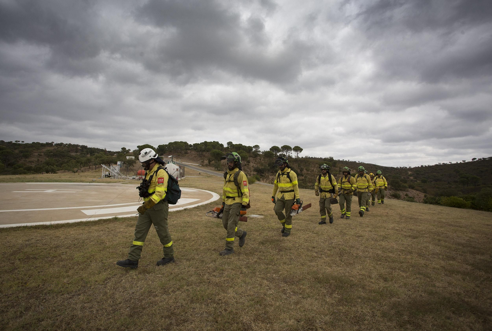 Ejercicio contra incendios en la base Brica de Madroñalejo, en Aznalcóllar