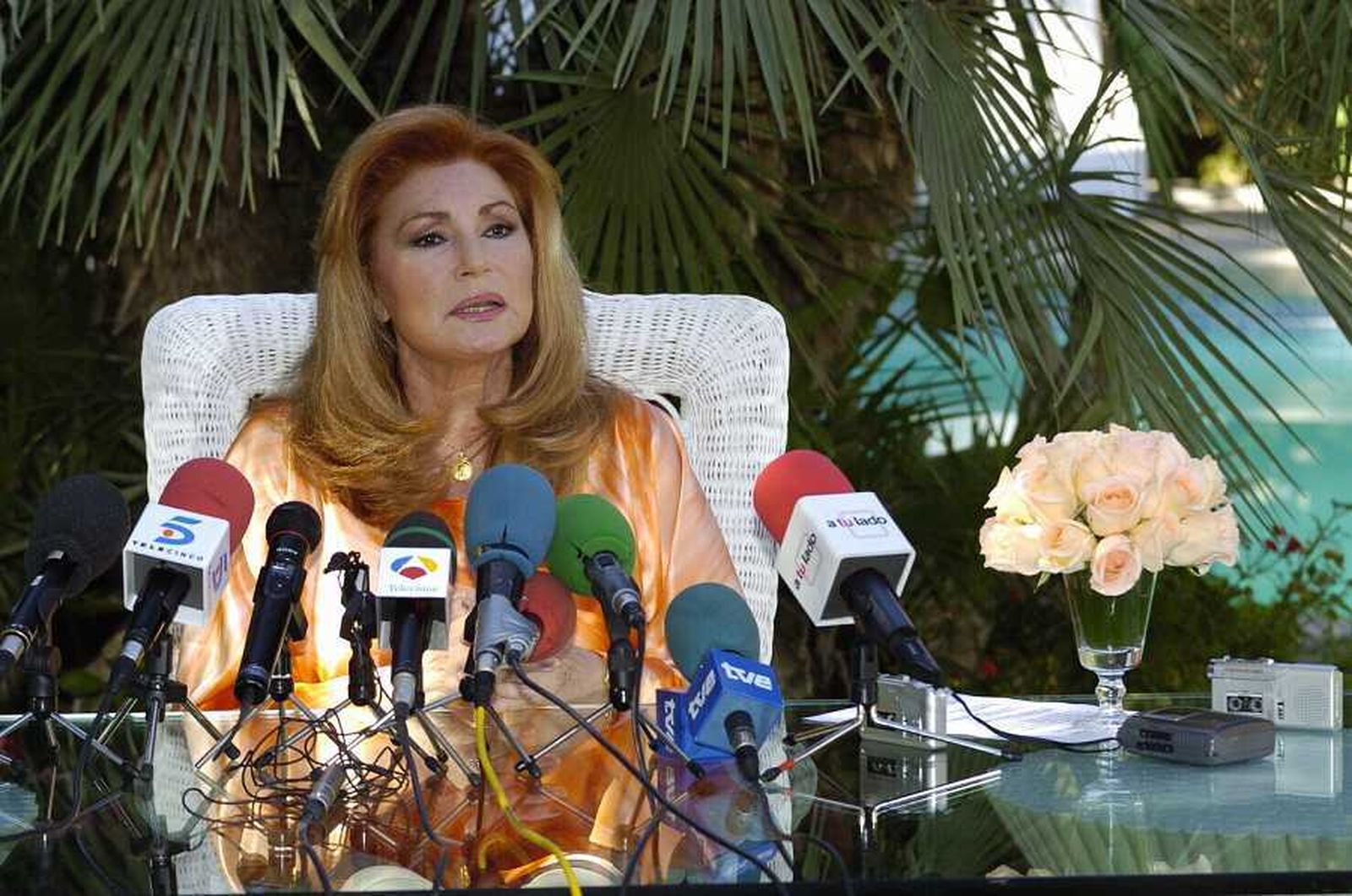 Rocío Jurado, durante la rueda de prensa en la que anunció que padecía la enfermedad.