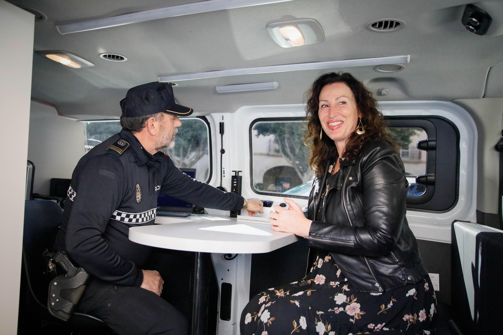 Presentación vehículos y motos policía local en imágenes