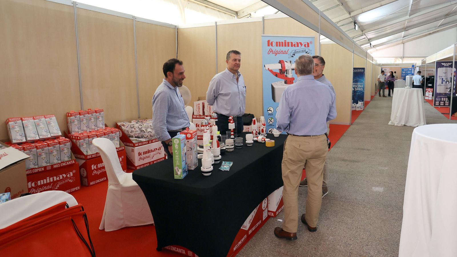 Diversos productos de diferenets empresas en la Feria.