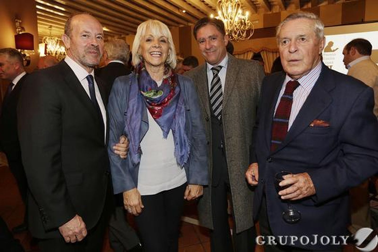 El diputado socialista Juan Carlos Campo, Teófila Martínez y el presidente de la Audiencia Provincial, Manuel Estrella.

Foto: Julio Gonzalez-Joaquin Pino-Fito Carreto