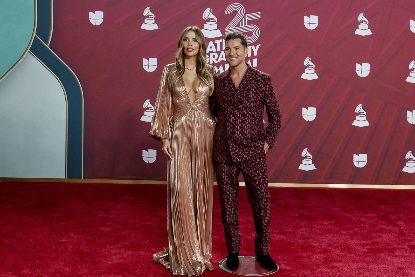 Todos los famosos, tendencias y curiosidades en la alfombra roja de la 25 edición de los Grammy Latinos