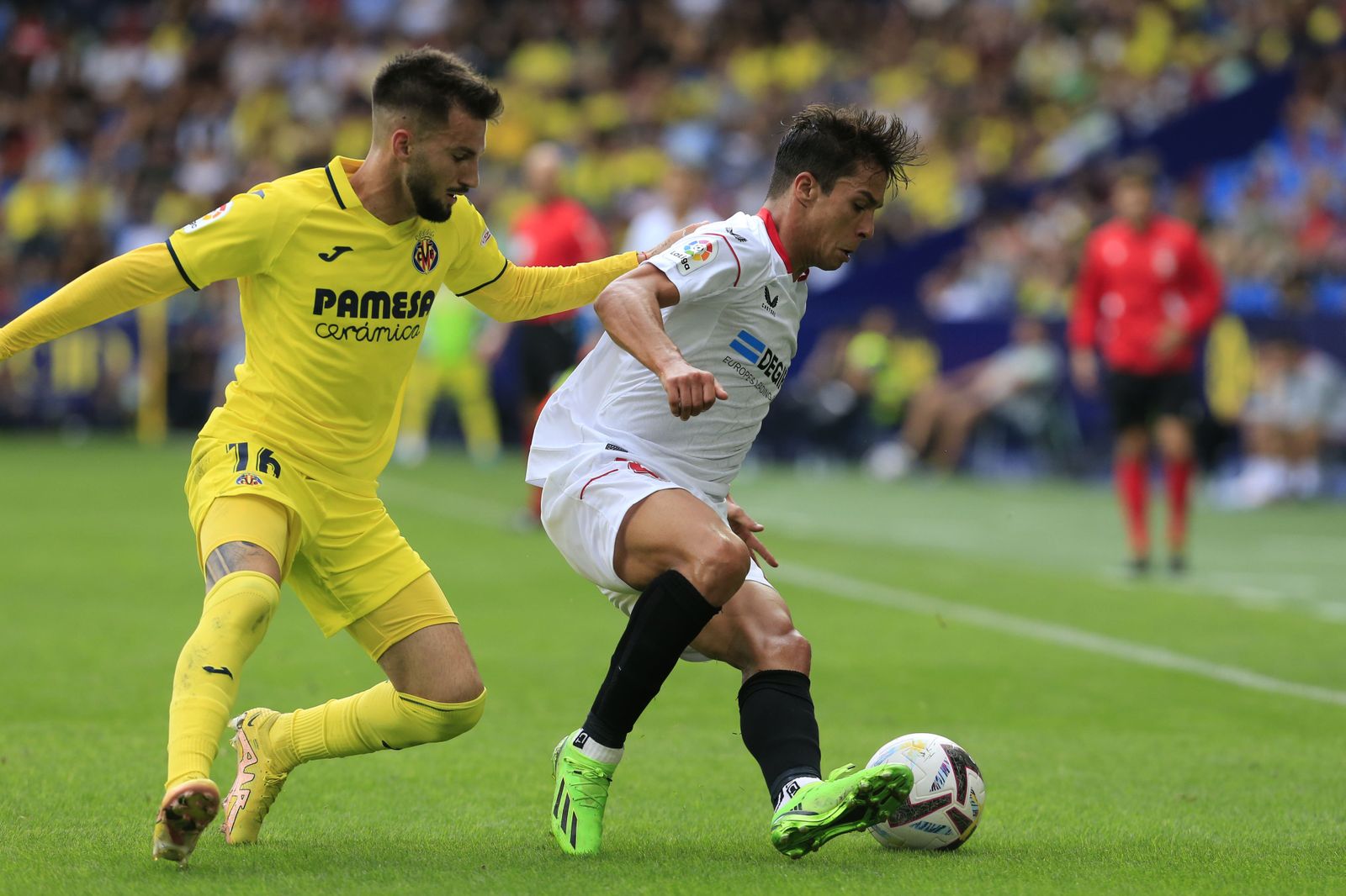 Óliver Torres y Álex Baena, los dos goleadores en el Ciutat de Valencia.