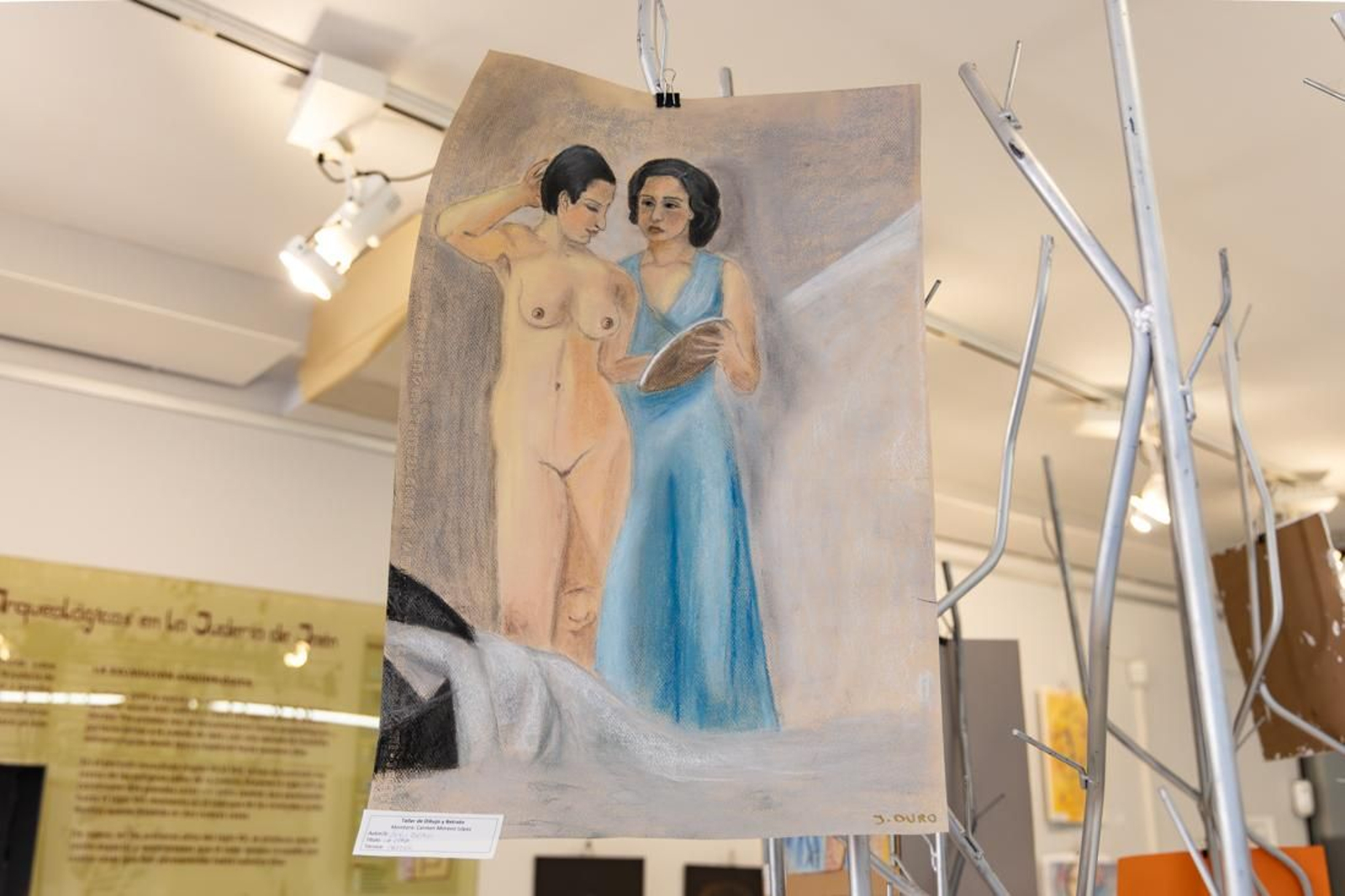 Carmen Moreno es la monitora al cargo de estos grupos que utilizan varias técnicas pictóricas. Los trabajos de pintura y fotografía de la Universidad Popular se exponen en la Sabetay