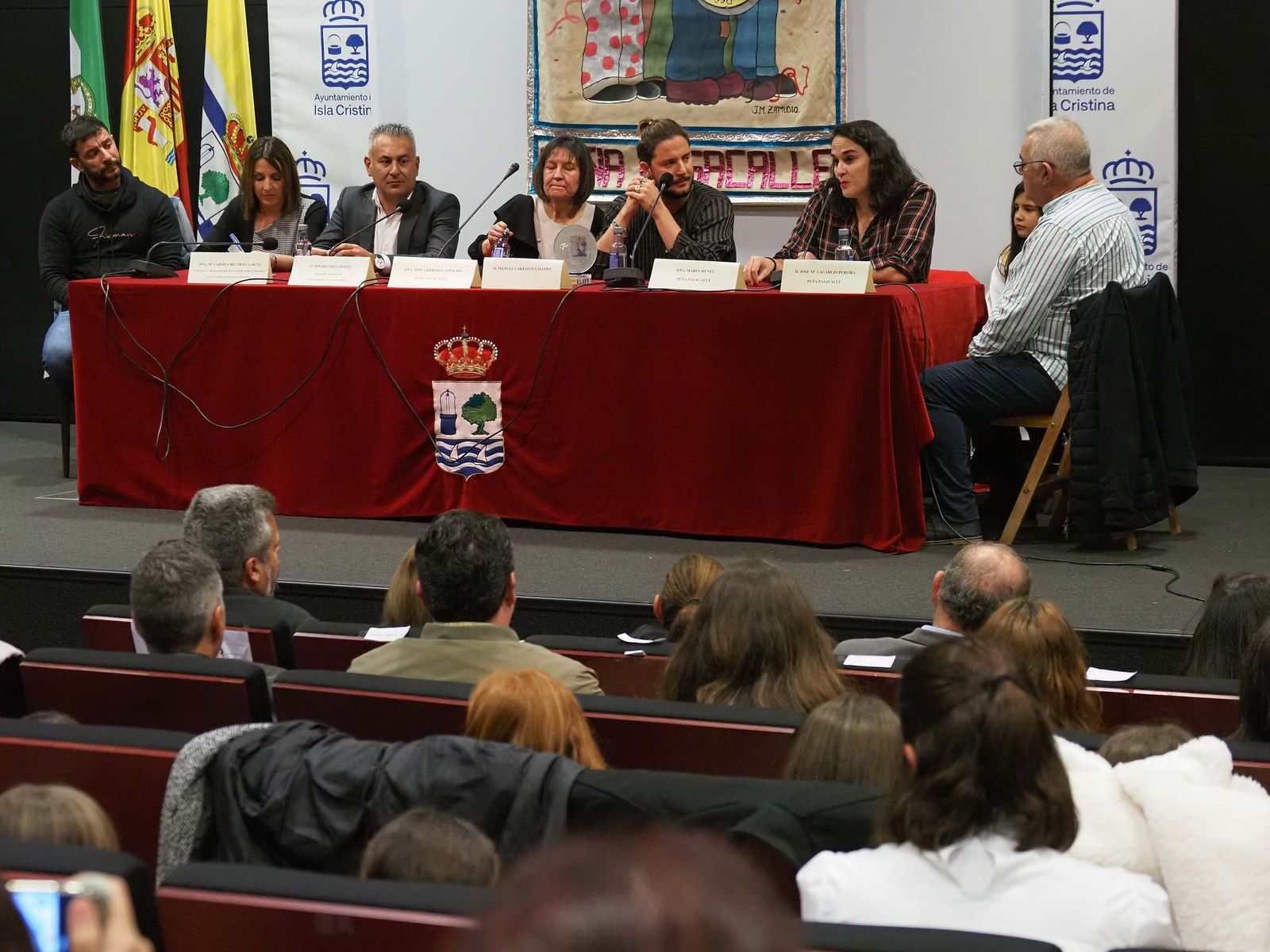 Manuel Carrasco regresa a su Isla Cristina para recibir el Galardón de la Peña Pasacalles, en imágenes