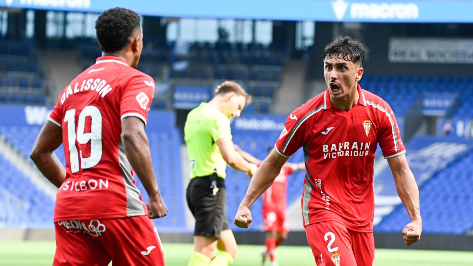 Vilarrasa celebra junto a Dalisson el gol del Córdoba CF ante la Real Sociedad B.