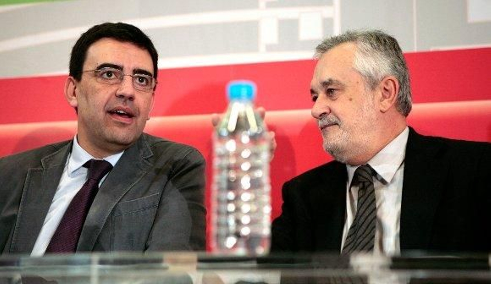 Griñán asume que el caso Bárcenas pone en peligro la democracia