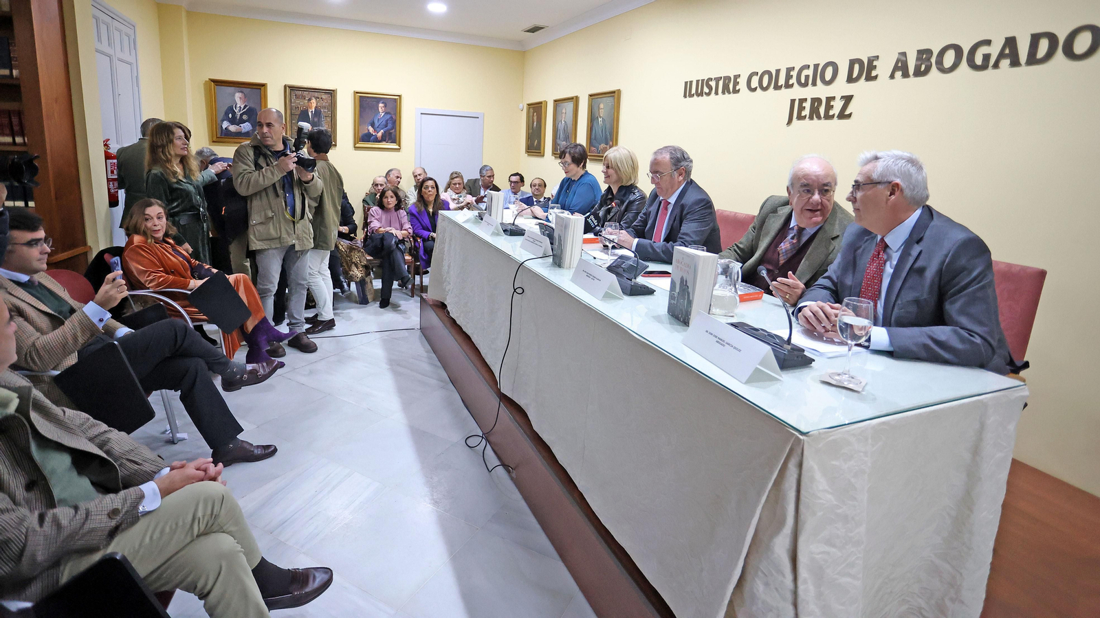 Juan Pedro Cosano presenta su libro 'El abogado de rojos'