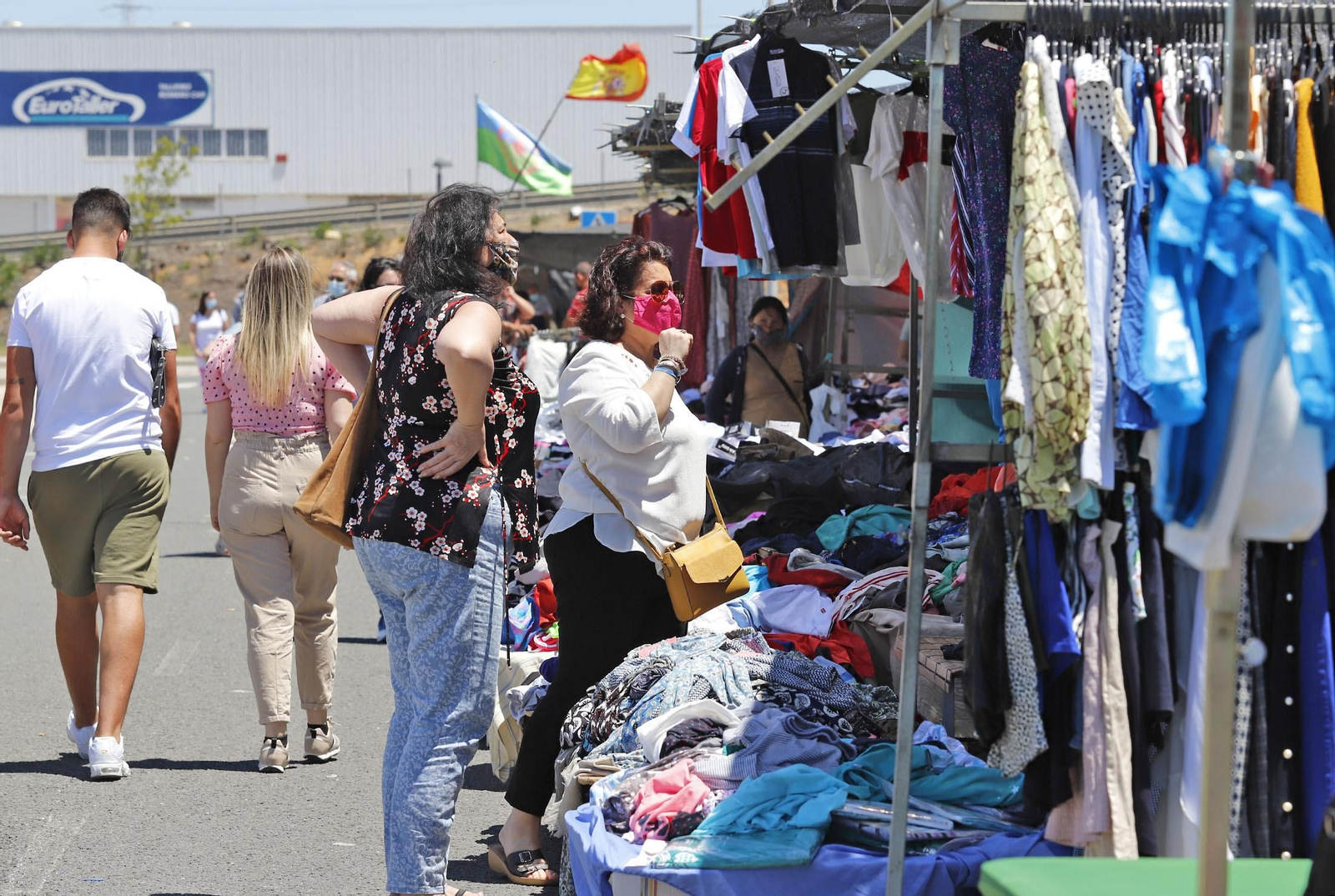 Imágenes del Mercadillo de Huelva en su nueva ubicación
