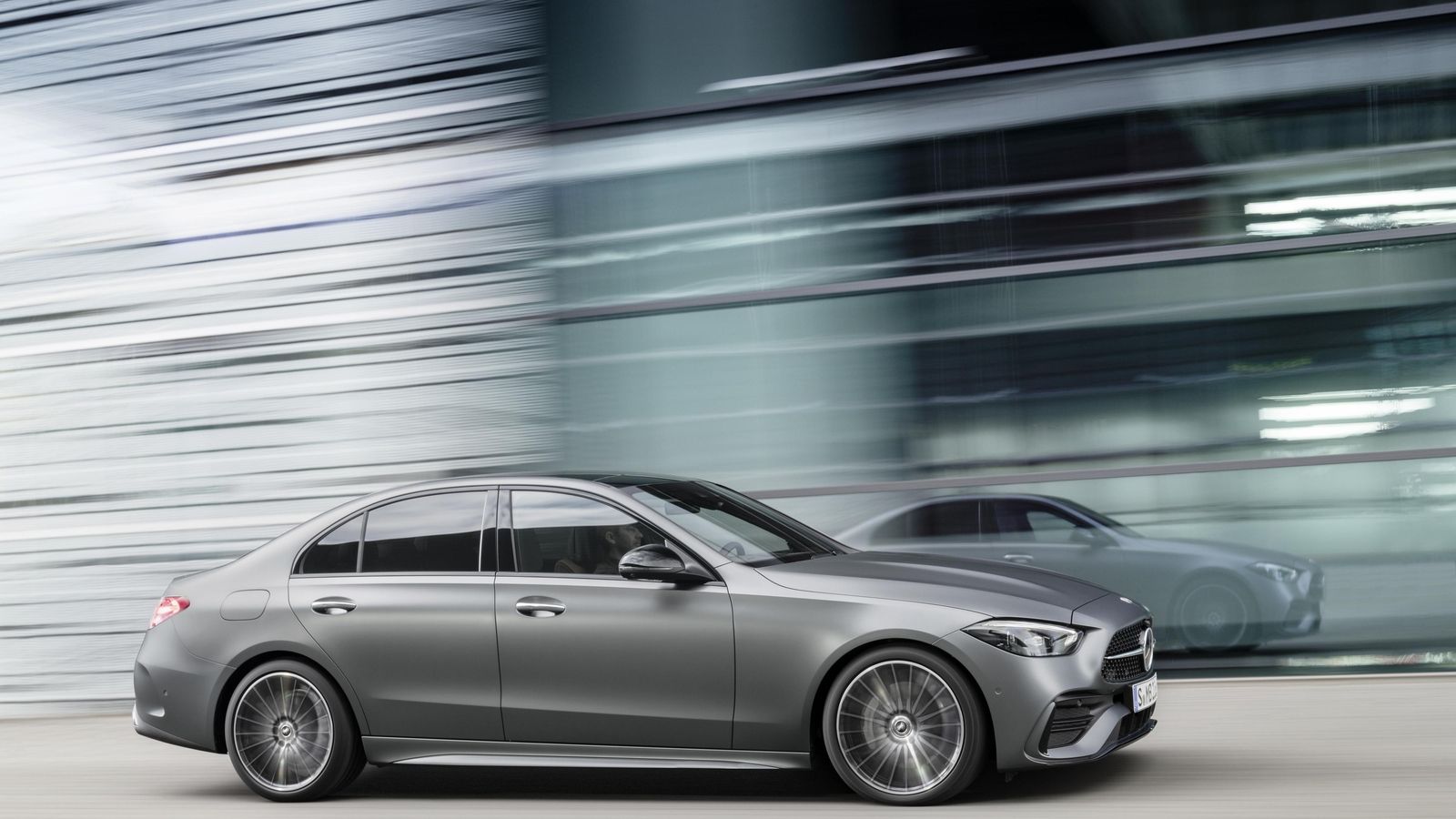 La versión híbrida enchufable podrá cubrir 100 km en modo eléctrico y recargar su batería con potencias de hasta 55 kW.