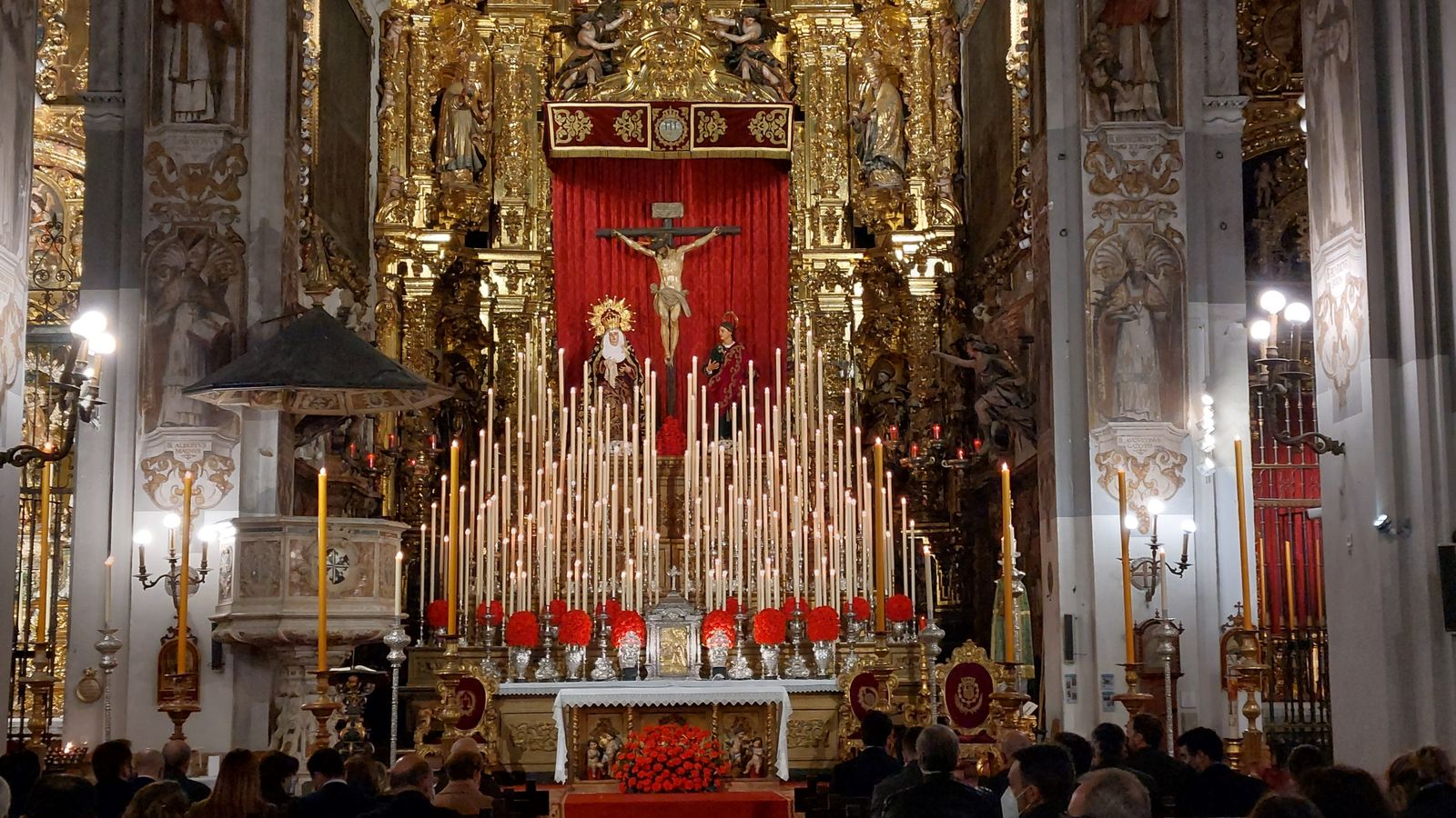 Altar del quinario de la hermandad del Calvario en la Magdalena esta semana