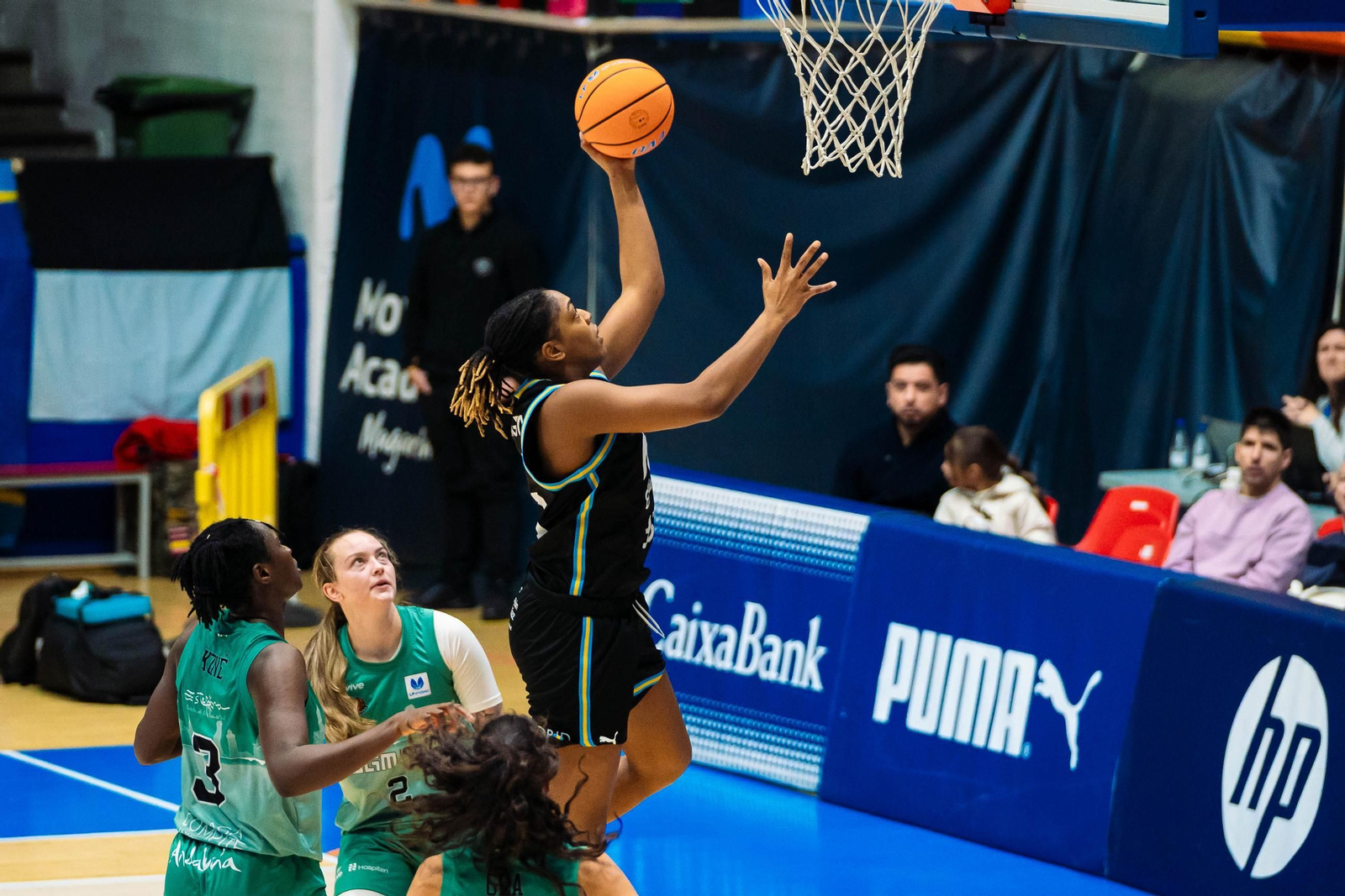 El CAB Estepona da vida al Movistar Estudiantes (85-60)