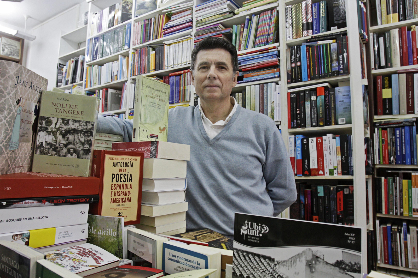 Juan Manuel Fernández, de la librería Manuel de Falla, en una imagen de archivo. Juan Manuel Fernández, de la librería Manuel de Falla, en una imagen de archivo.