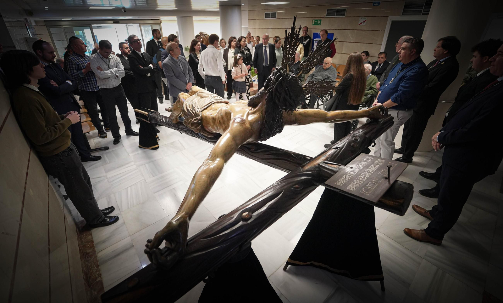Imágenes del Cristo de la Esperanza con los ancianos del San Juan Grande en Jerez