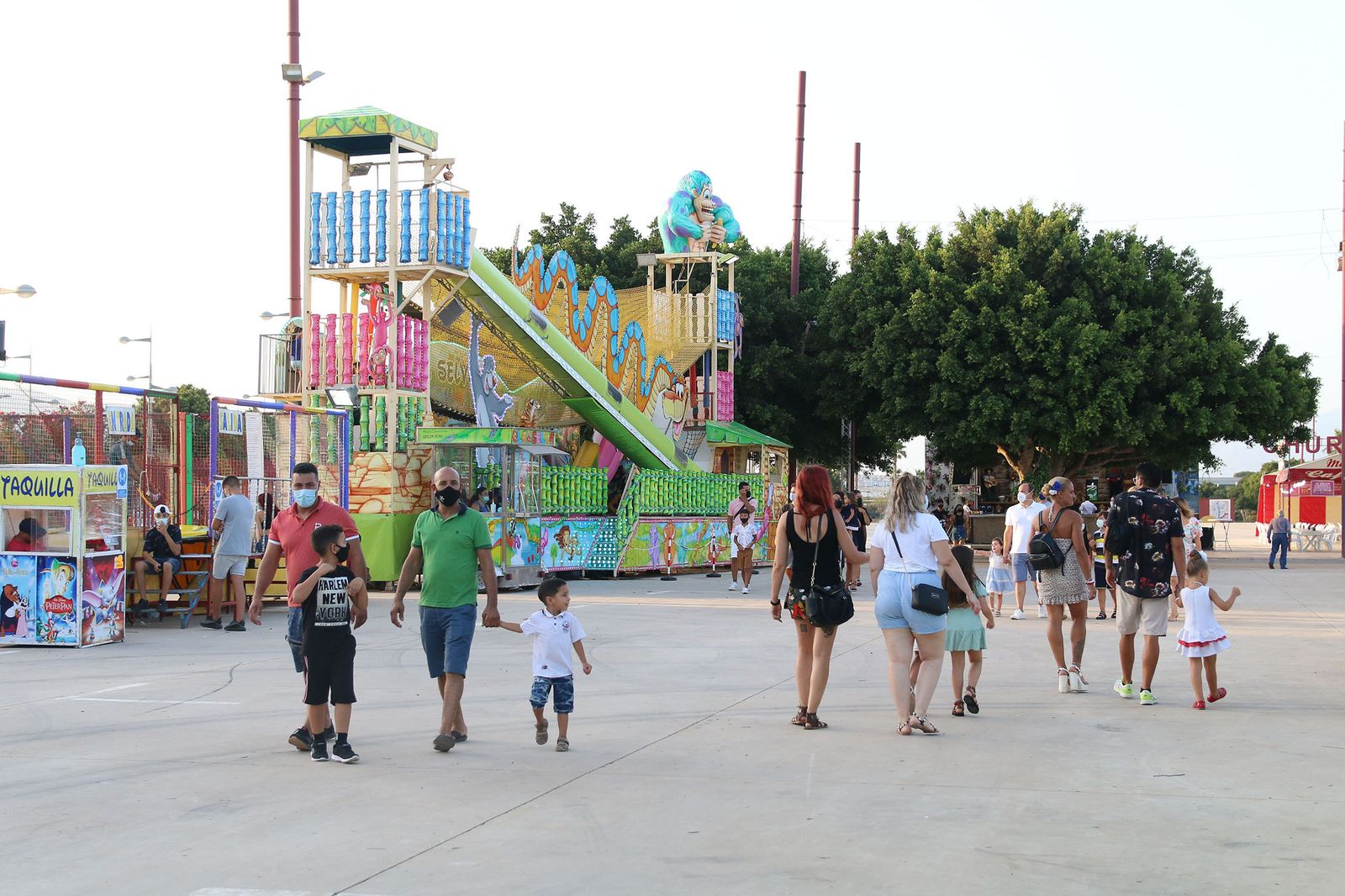 Primer día de cacharricos en una reducida Feria de Almería 2021