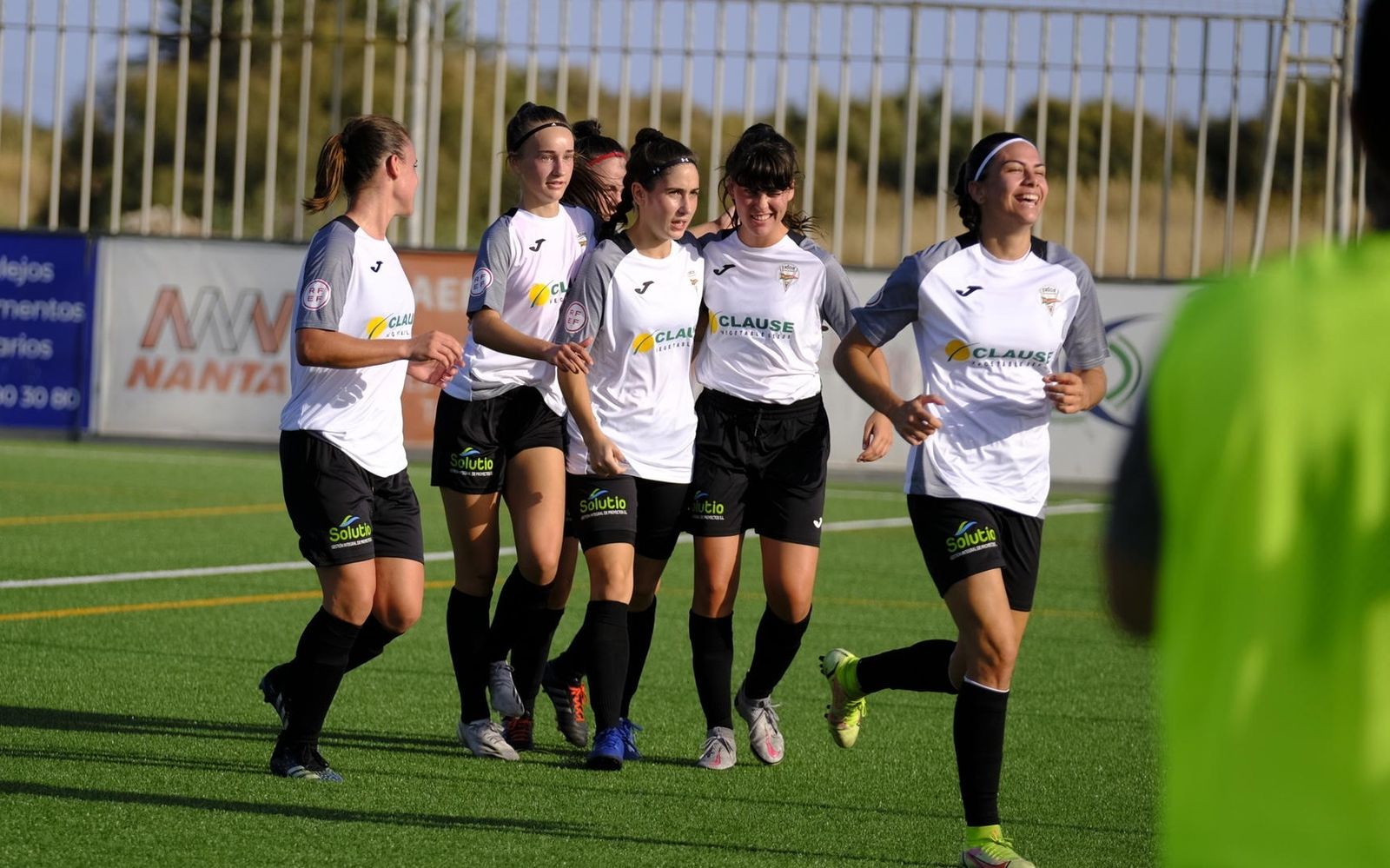 Las cañaeras celebrando un gol durante el partido de la semana pasada.
