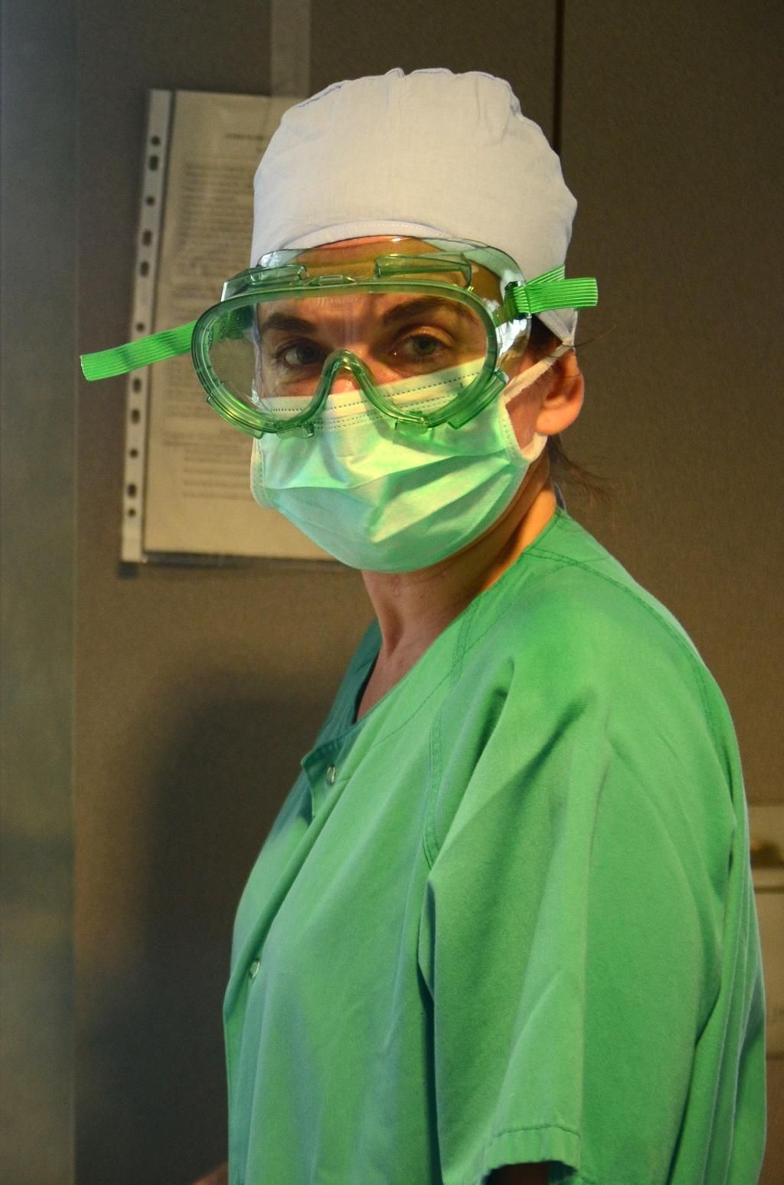 La lucha contra el coronavirus desde la UCI del Reina Sofía, fotografiada por sus profesionales