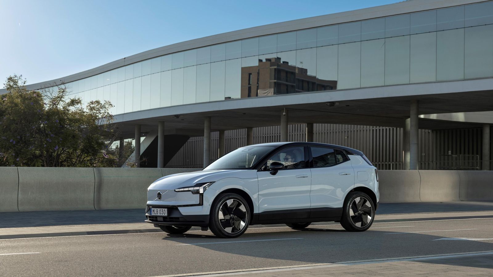 Una campaña de Volvo España pone la versión de un motor con la batería más capaz al precio de la que tiene menor almacenamiento de energía.