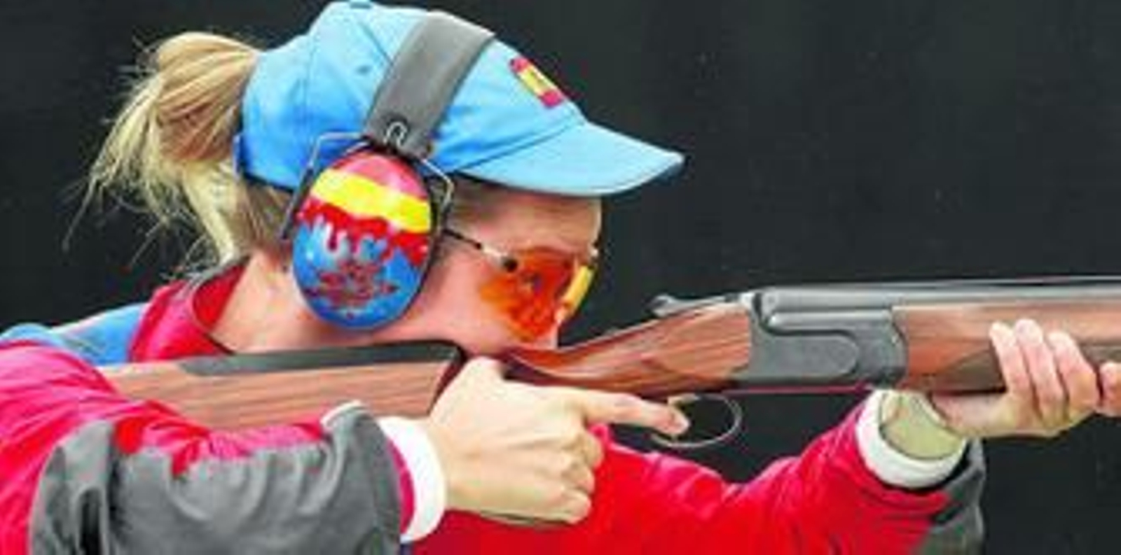 Fátima Gálvez afina su puntería durante la competición de foso olímpico, en la que concluyó en quinto puesto.