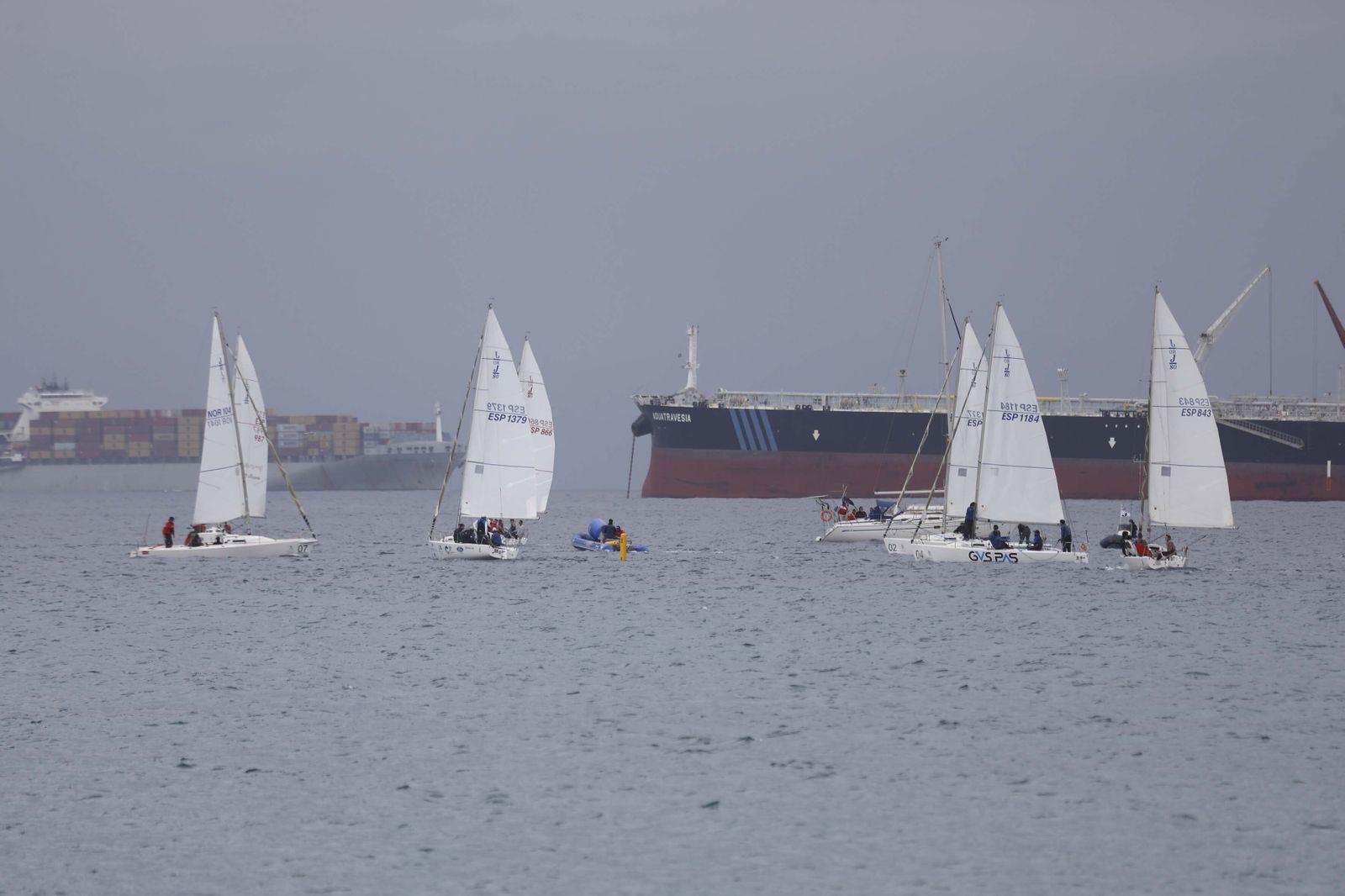 Las fotos de la primera jornada del Campeonato de Andalucía de vela J/80 en La Línea